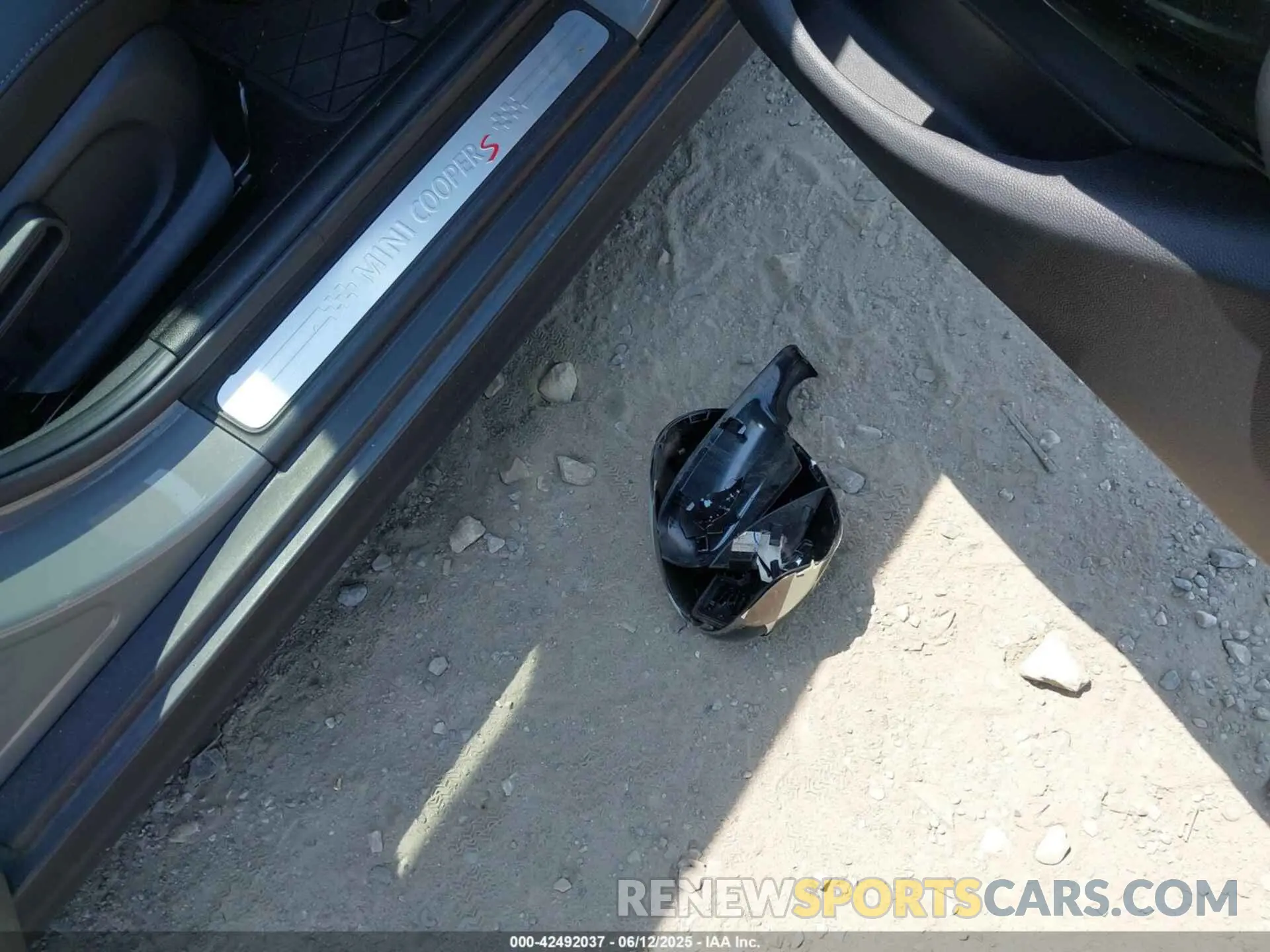 12 Photograph of a damaged car WMWXU3C57K2H54547 MINI HARDTOP 2019