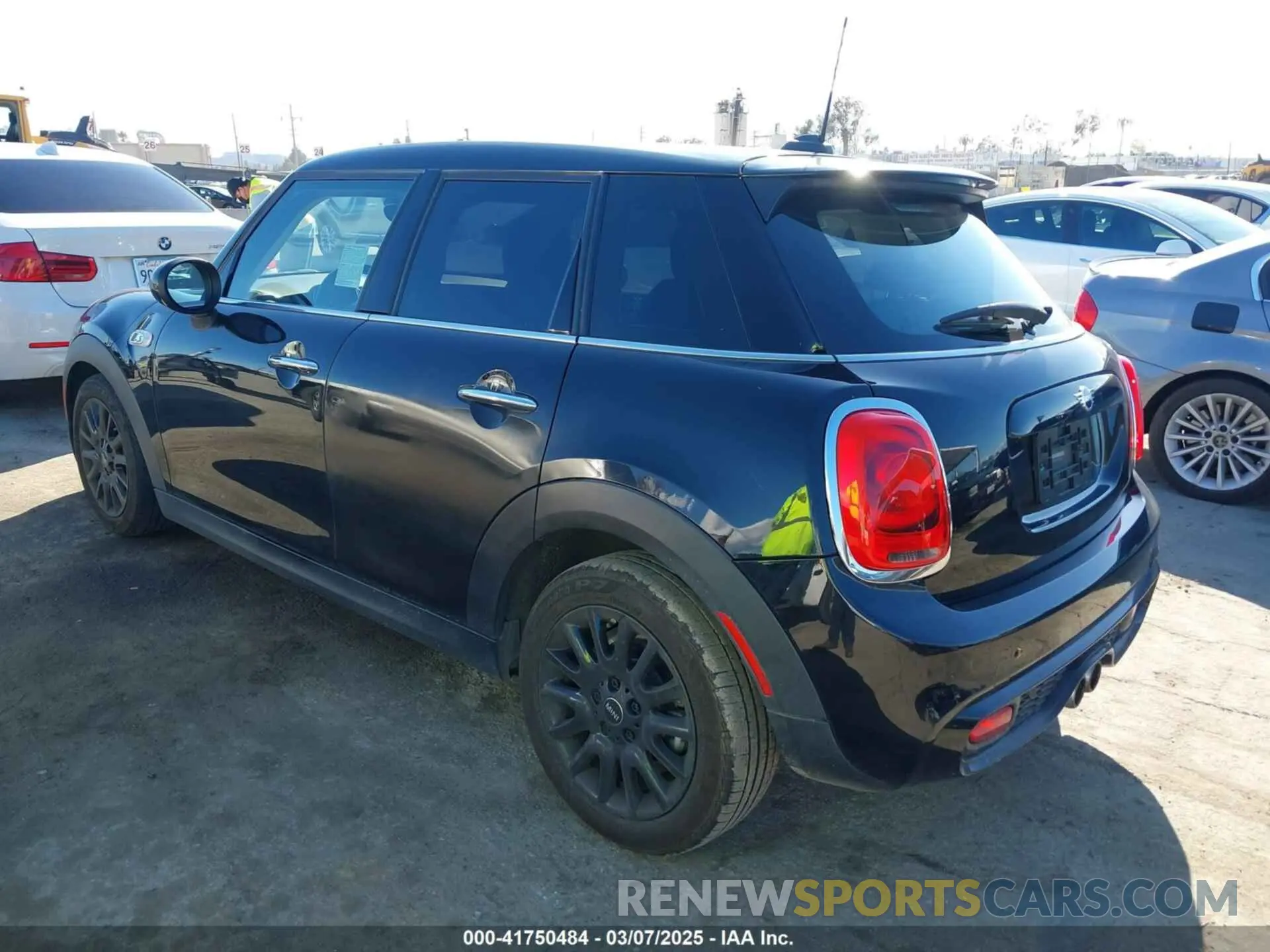 3 Photograph of a damaged car WMWXU3C58K2H88917 MINI HARDTOP 2019