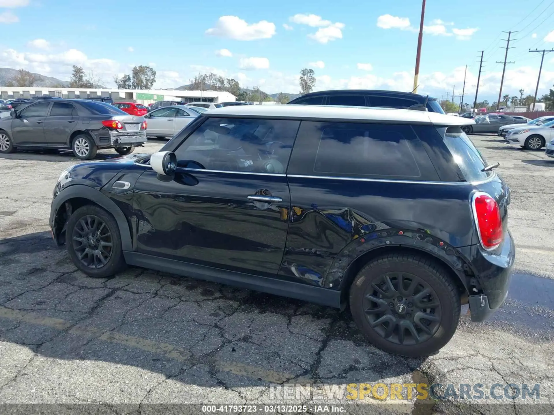 14 Photograph of a damaged car WMWXR3C02L2M01430 MINI HARDTOP 2020