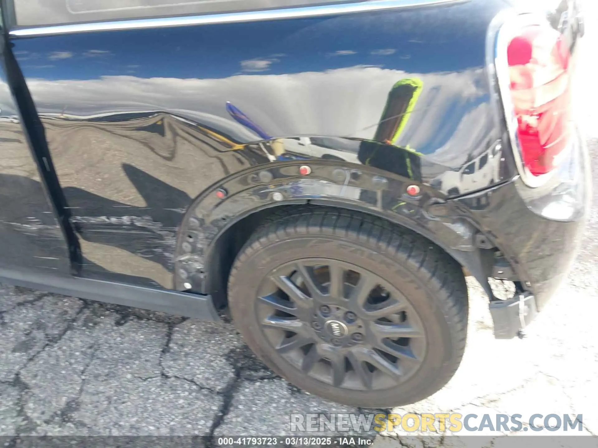 17 Photograph of a damaged car WMWXR3C02L2M01430 MINI HARDTOP 2020