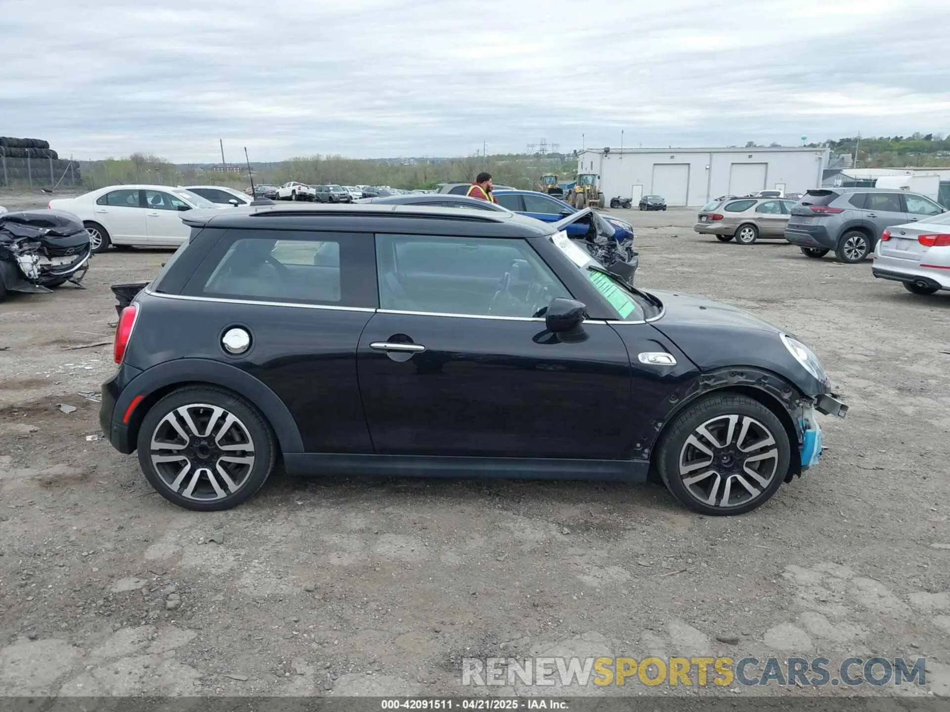 14 Photograph of a damaged car WMWXR5C00L2L44737 MINI HARDTOP 2020