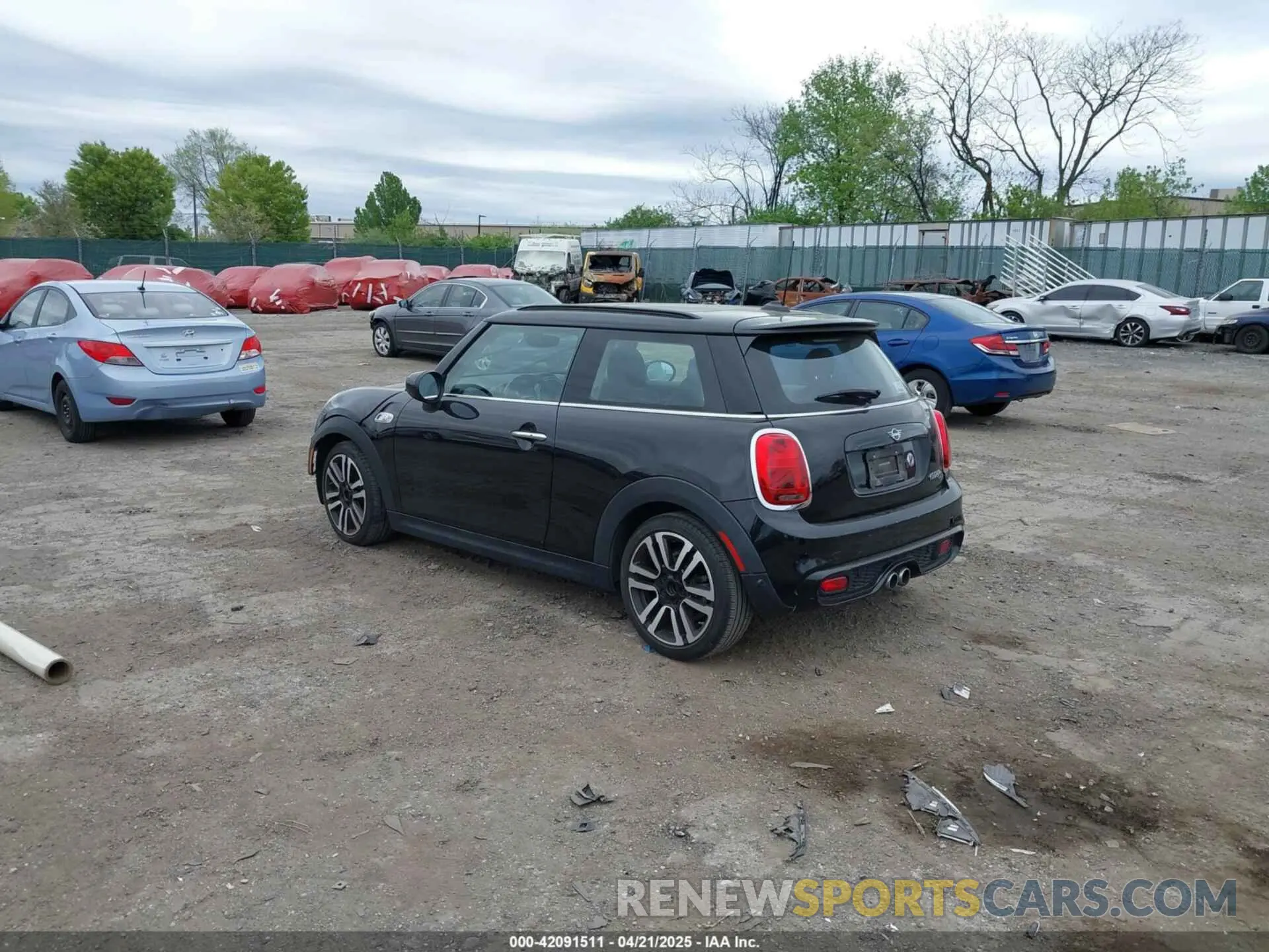 3 Photograph of a damaged car WMWXR5C00L2L44737 MINI HARDTOP 2020