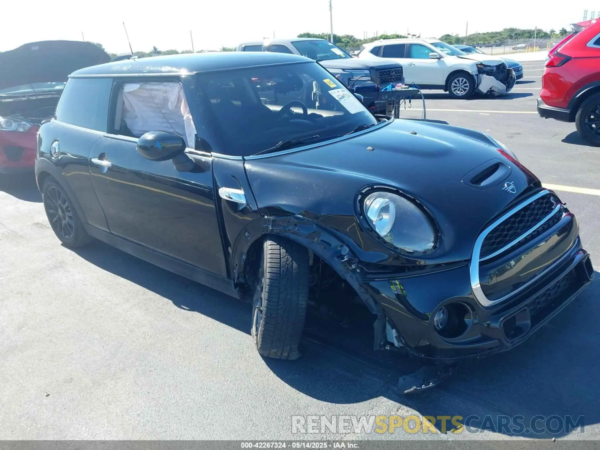 1 Photograph of a damaged car WMWXR5C04L2M82197 MINI HARDTOP 2020