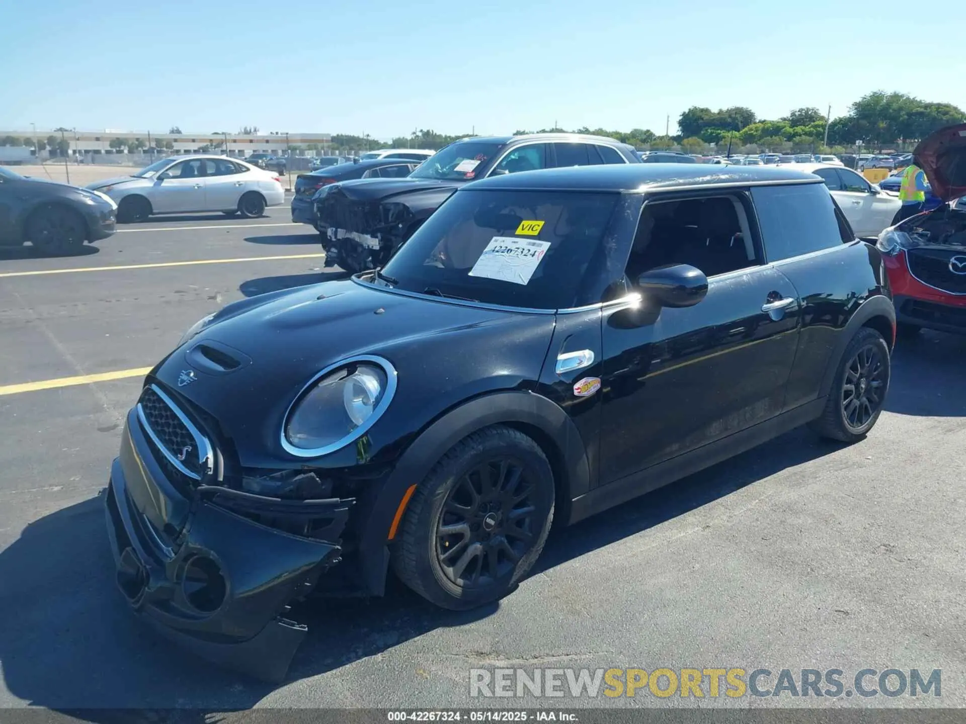 2 Photograph of a damaged car WMWXR5C04L2M82197 MINI HARDTOP 2020