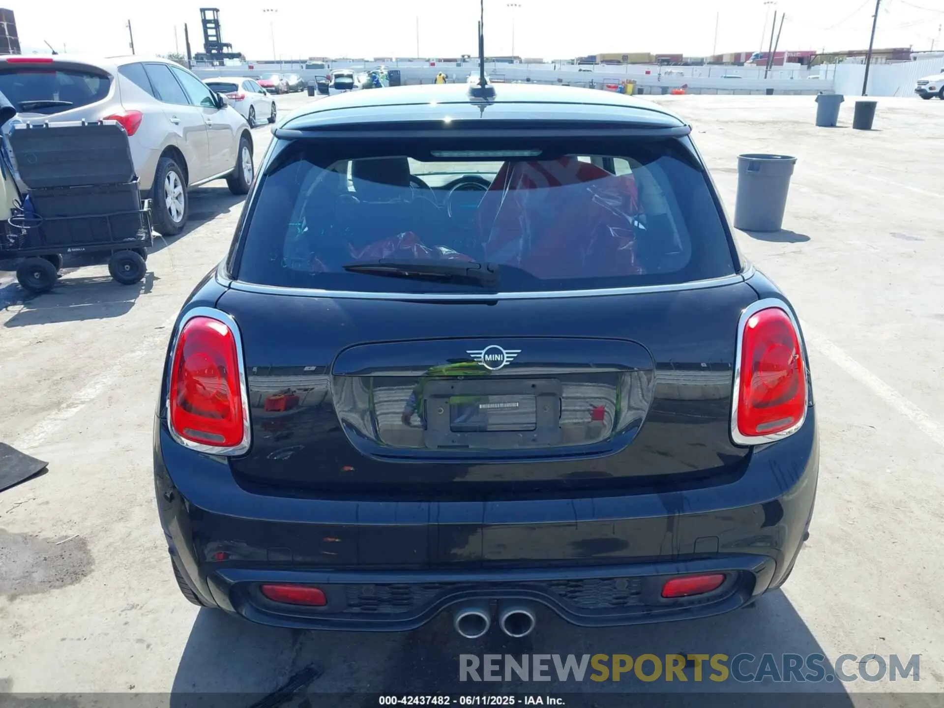 17 Photograph of a damaged car WMWXR5C07L2M39862 MINI HARDTOP 2020