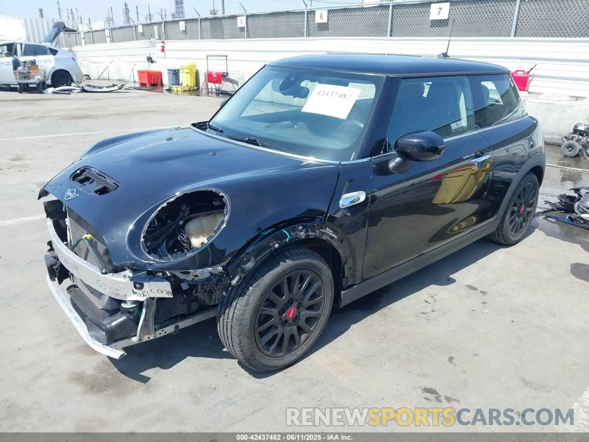 2 Photograph of a damaged car WMWXR5C07L2M39862 MINI HARDTOP 2020