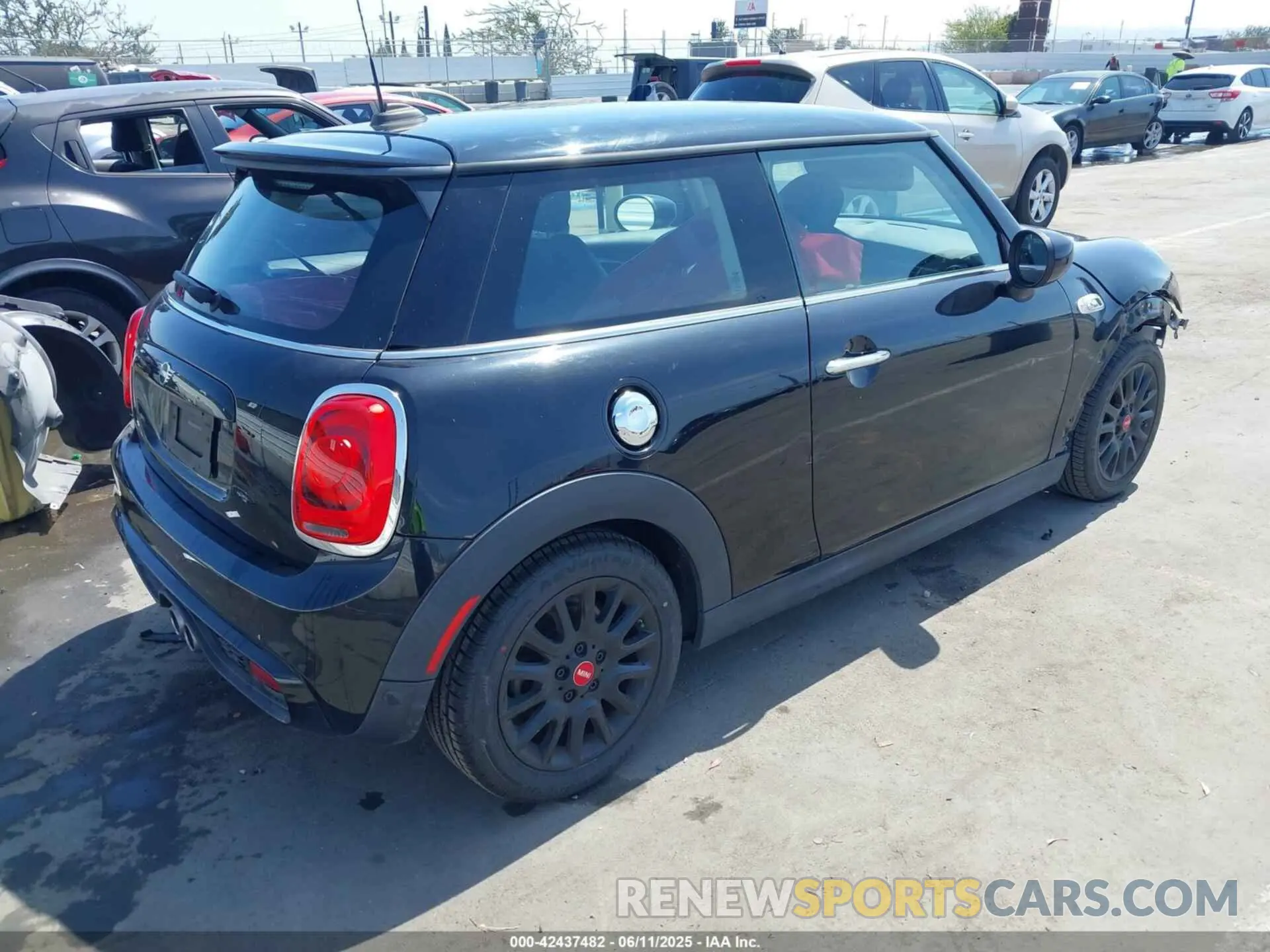 4 Photograph of a damaged car WMWXR5C07L2M39862 MINI HARDTOP 2020