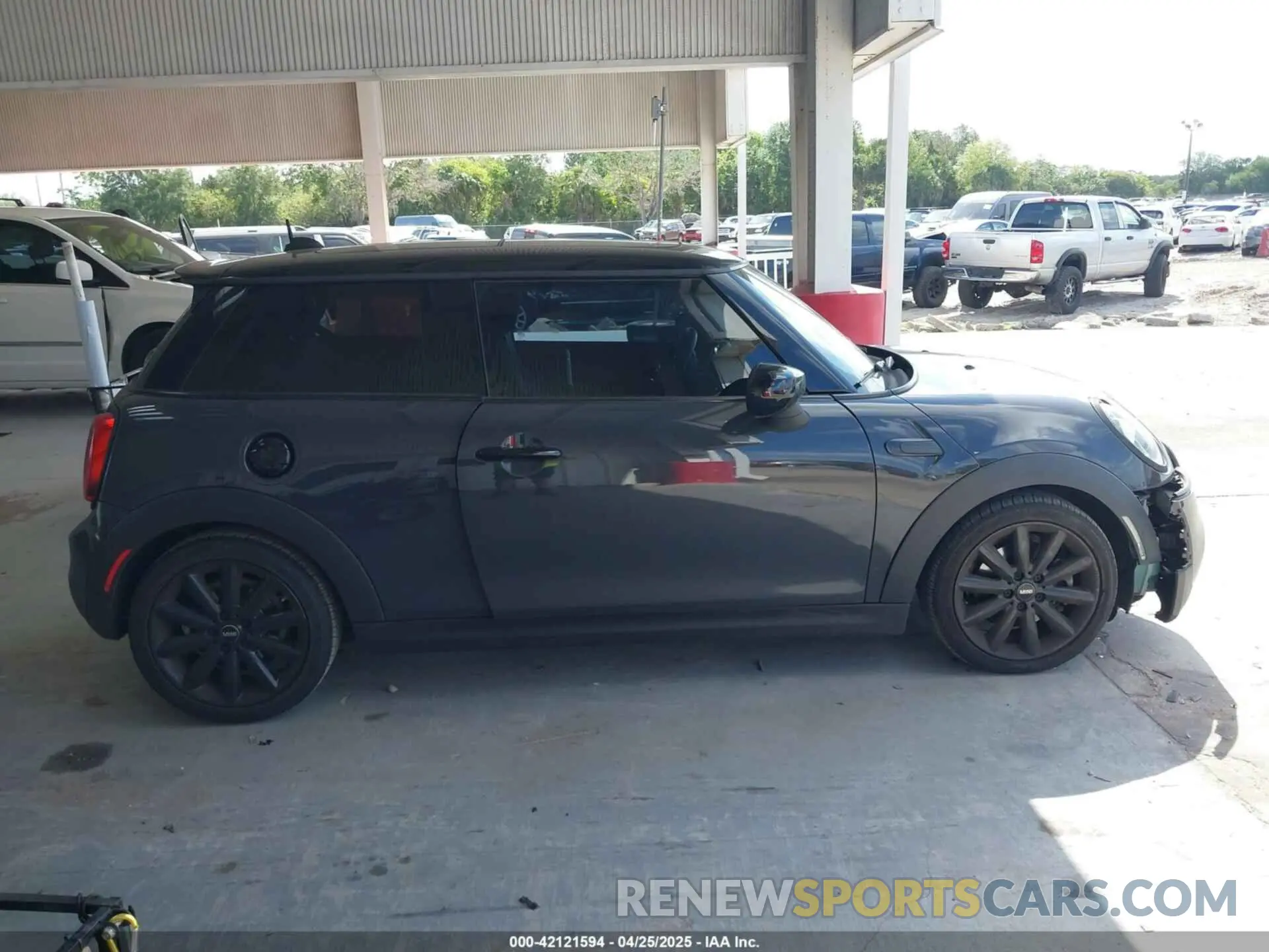 14 Photograph of a damaged car WMWXR5C07L2M59867 MINI HARDTOP 2020