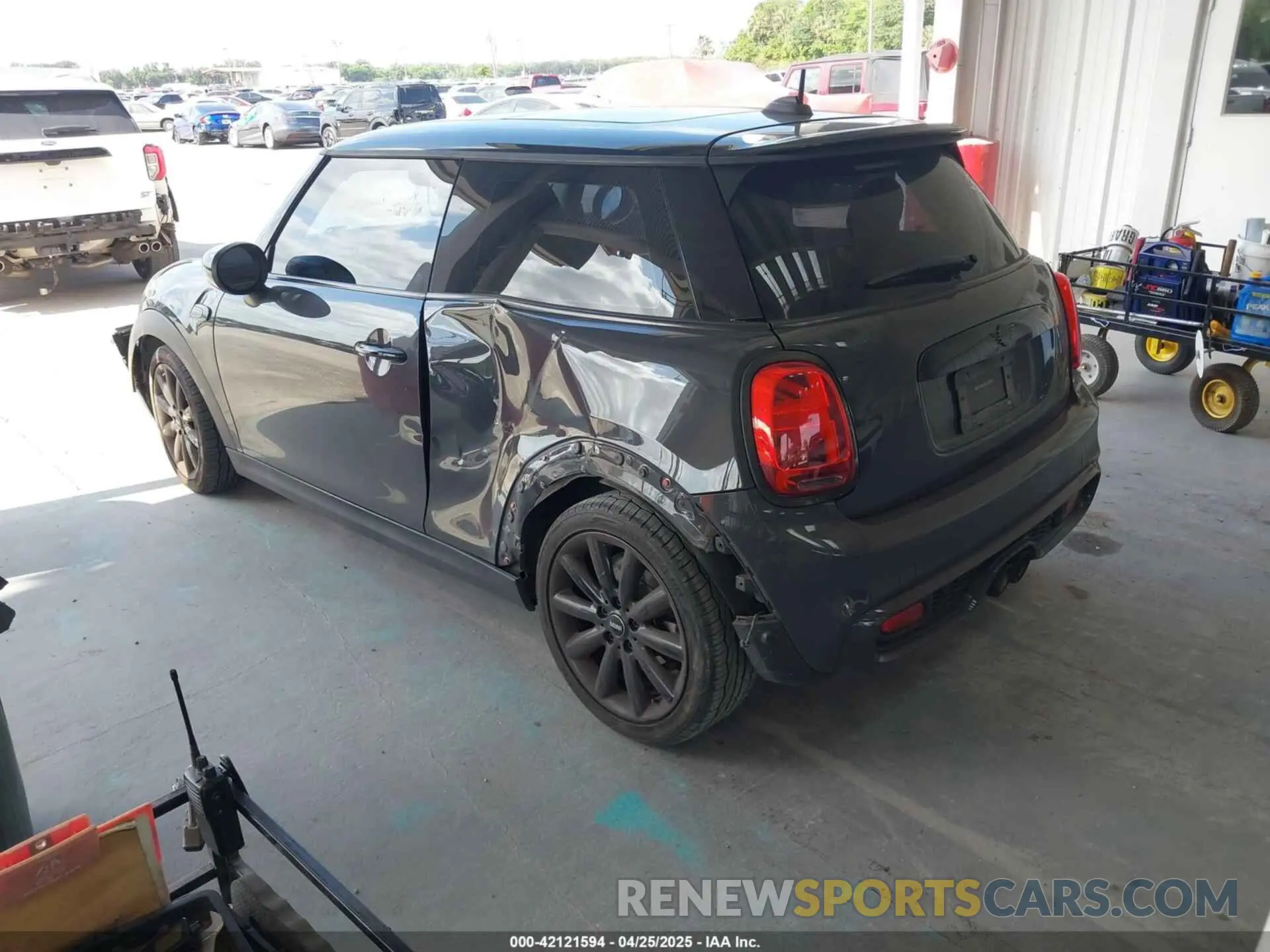 3 Photograph of a damaged car WMWXR5C07L2M59867 MINI HARDTOP 2020