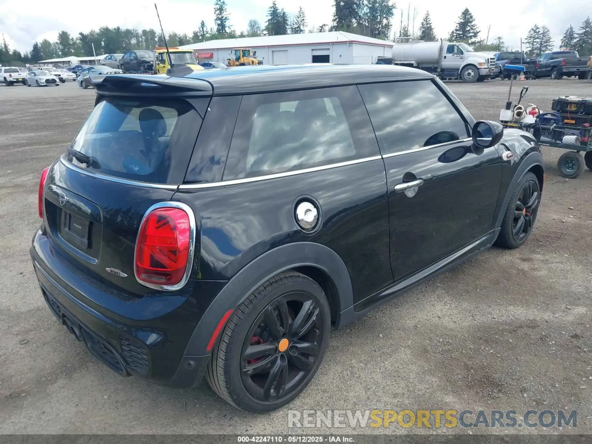 4 Photograph of a damaged car WMWXR9C08L2L45433 MINI HARDTOP 2020