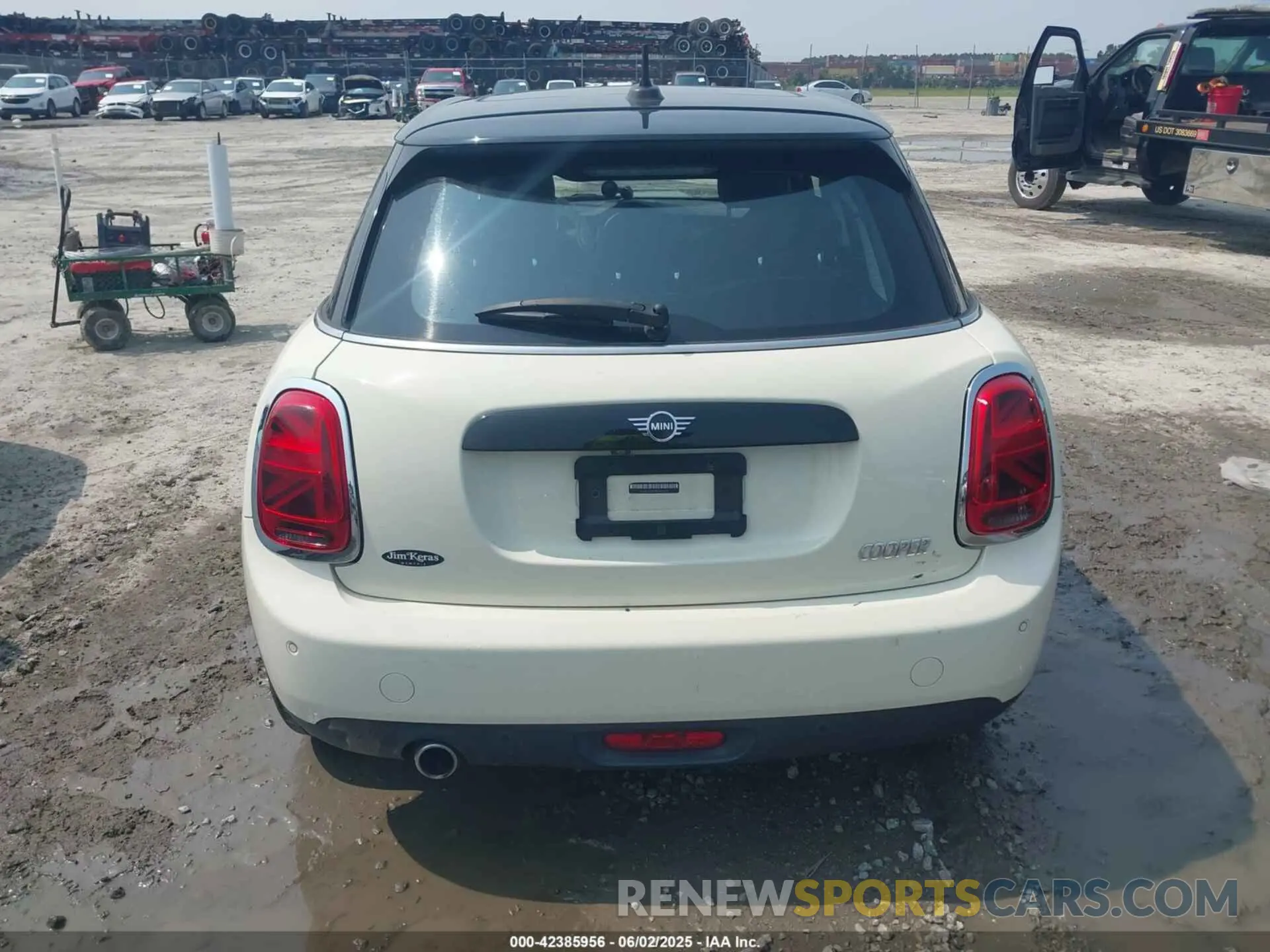 16 Photograph of a damaged car WMWXU7C01L2M54710 MINI HARDTOP 2020