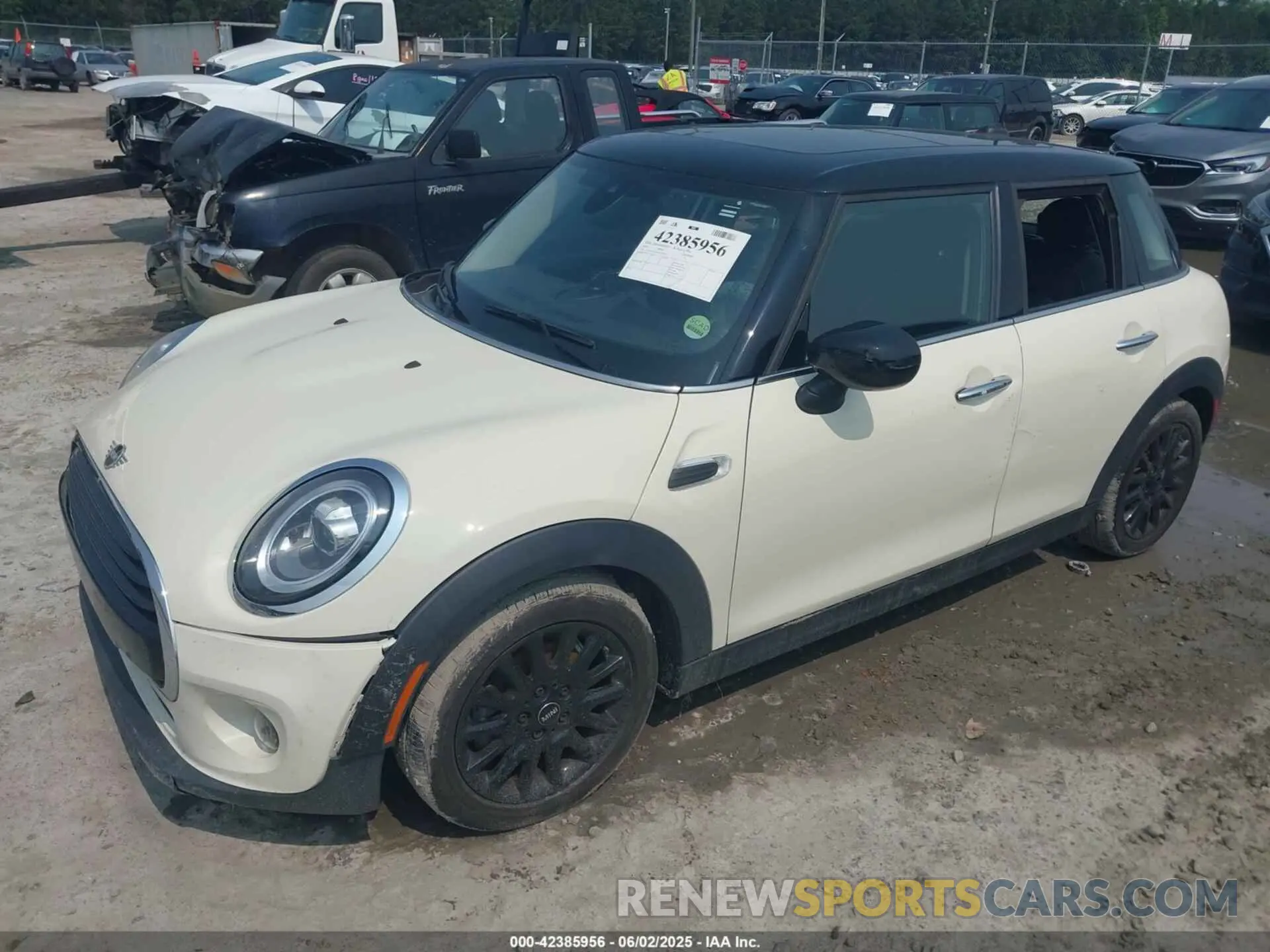 2 Photograph of a damaged car WMWXU7C01L2M54710 MINI HARDTOP 2020