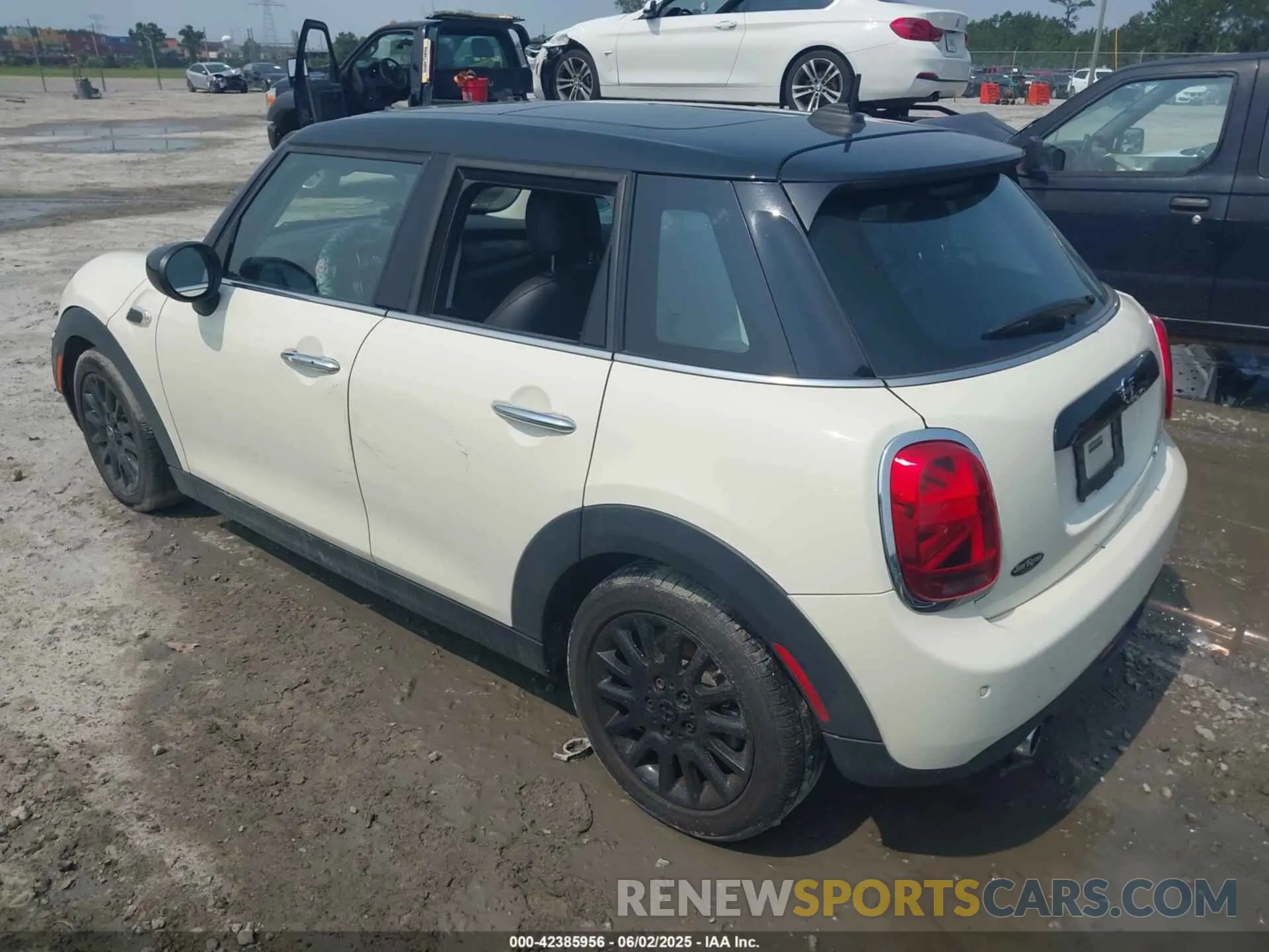 3 Photograph of a damaged car WMWXU7C01L2M54710 MINI HARDTOP 2020