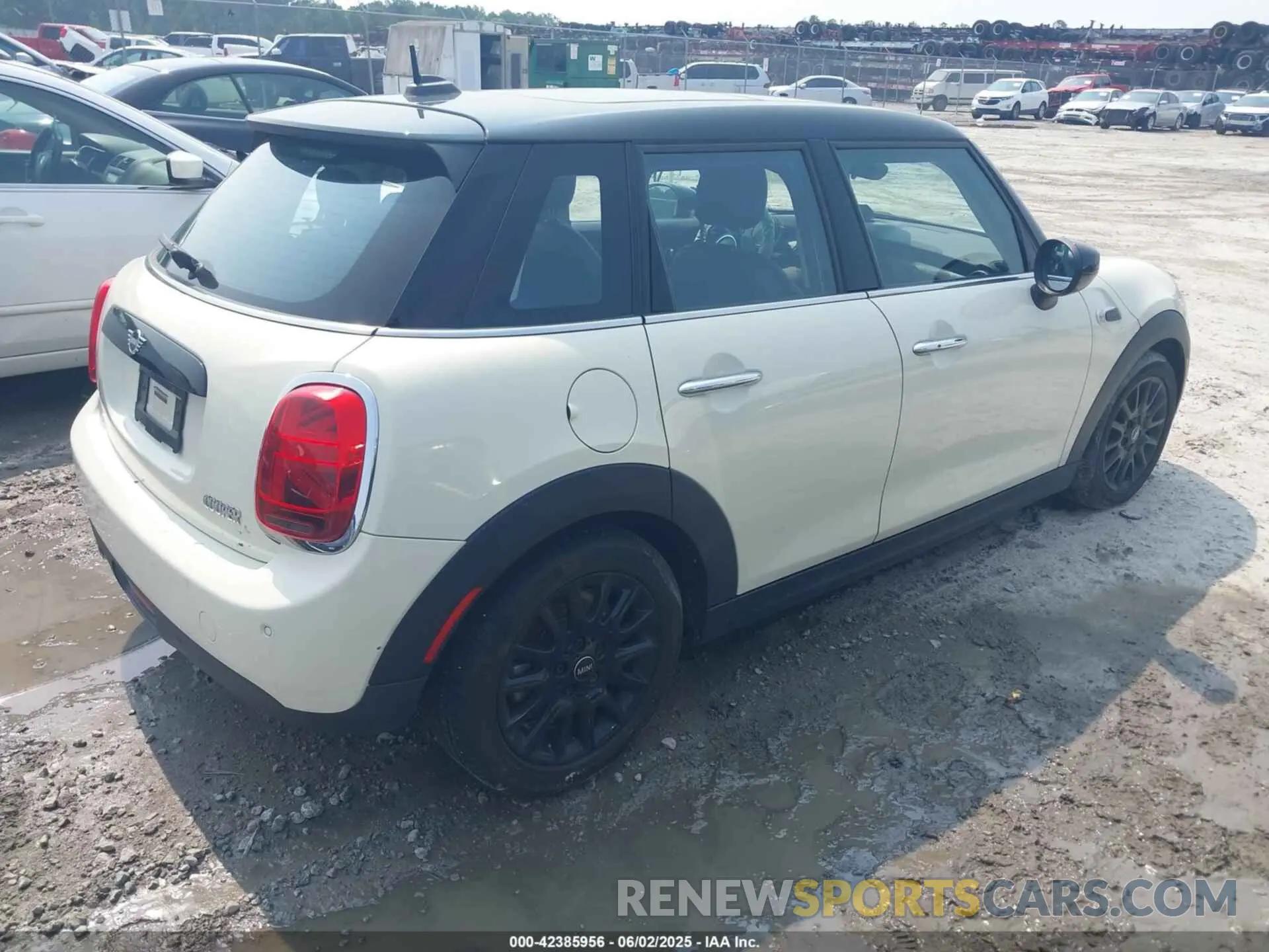 4 Photograph of a damaged car WMWXU7C01L2M54710 MINI HARDTOP 2020