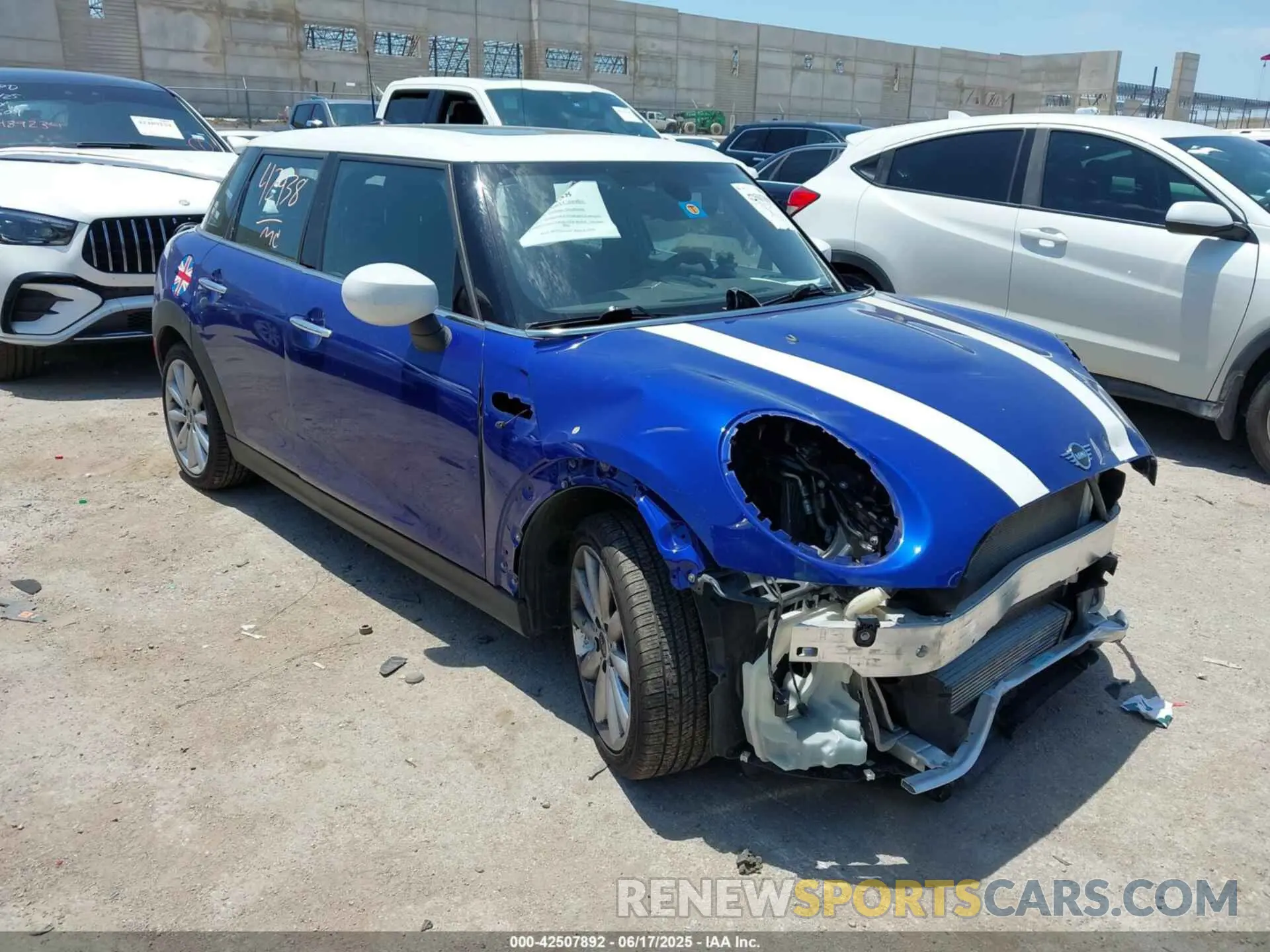 1 Photograph of a damaged car WMWXU7C06L2M87234 MINI HARDTOP 2020