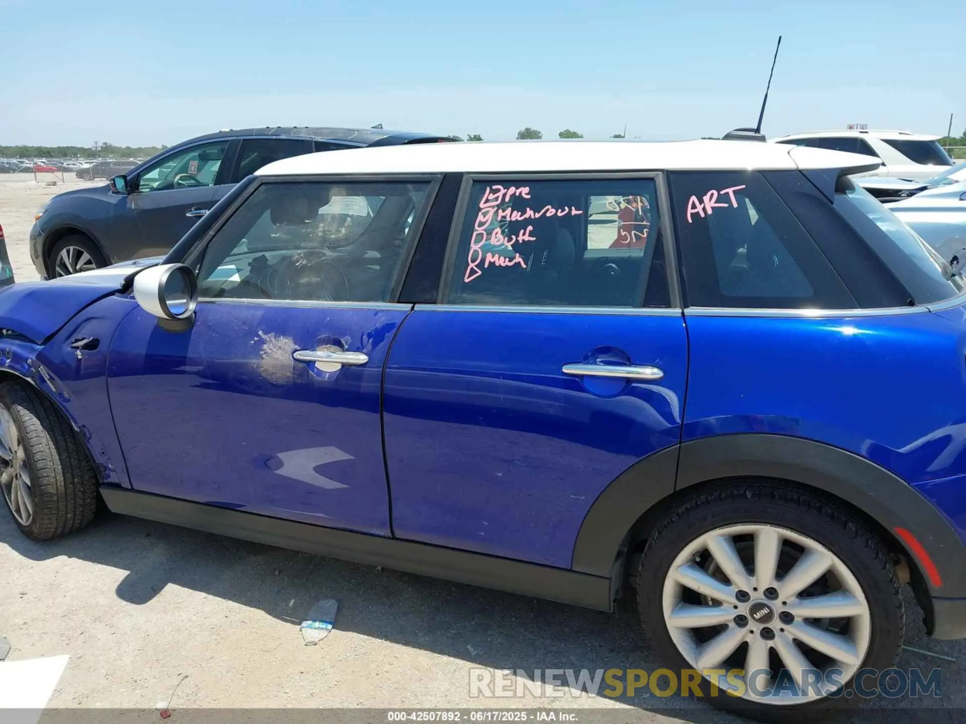 14 Photograph of a damaged car WMWXU7C06L2M87234 MINI HARDTOP 2020
