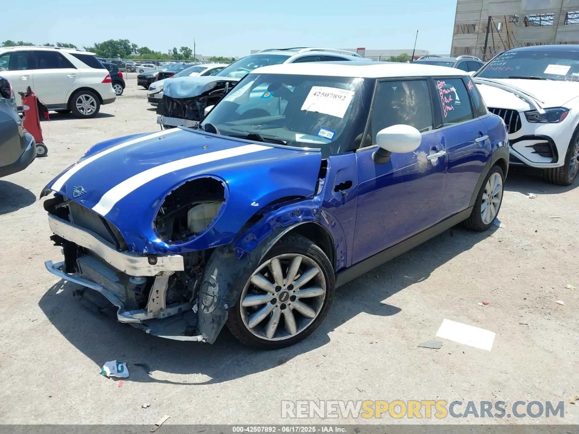 2 Photograph of a damaged car WMWXU7C06L2M87234 MINI HARDTOP 2020
