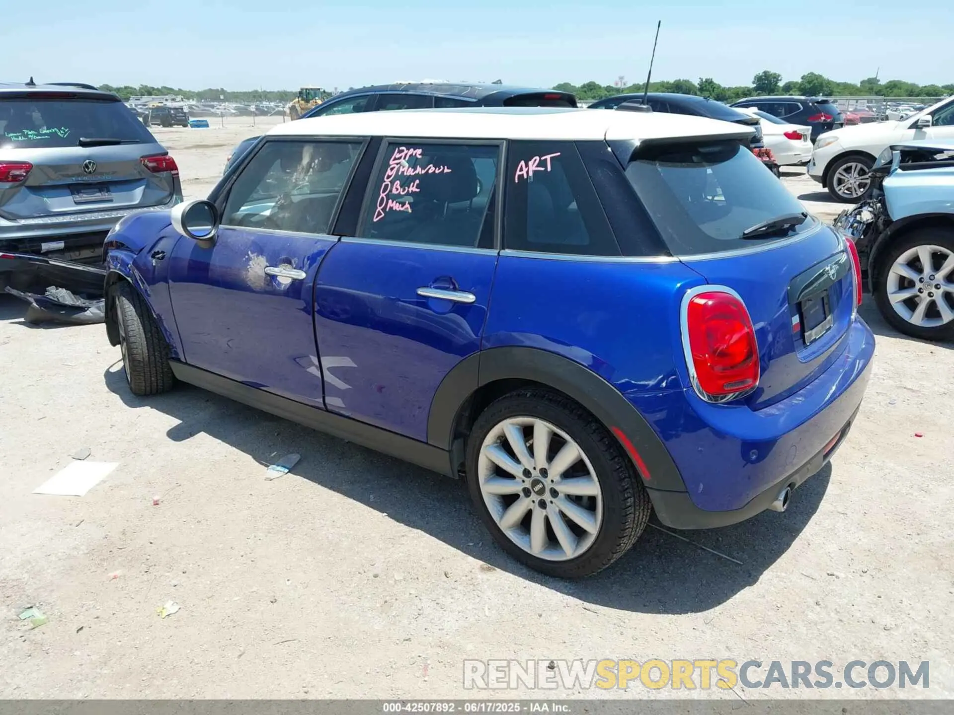 3 Photograph of a damaged car WMWXU7C06L2M87234 MINI HARDTOP 2020