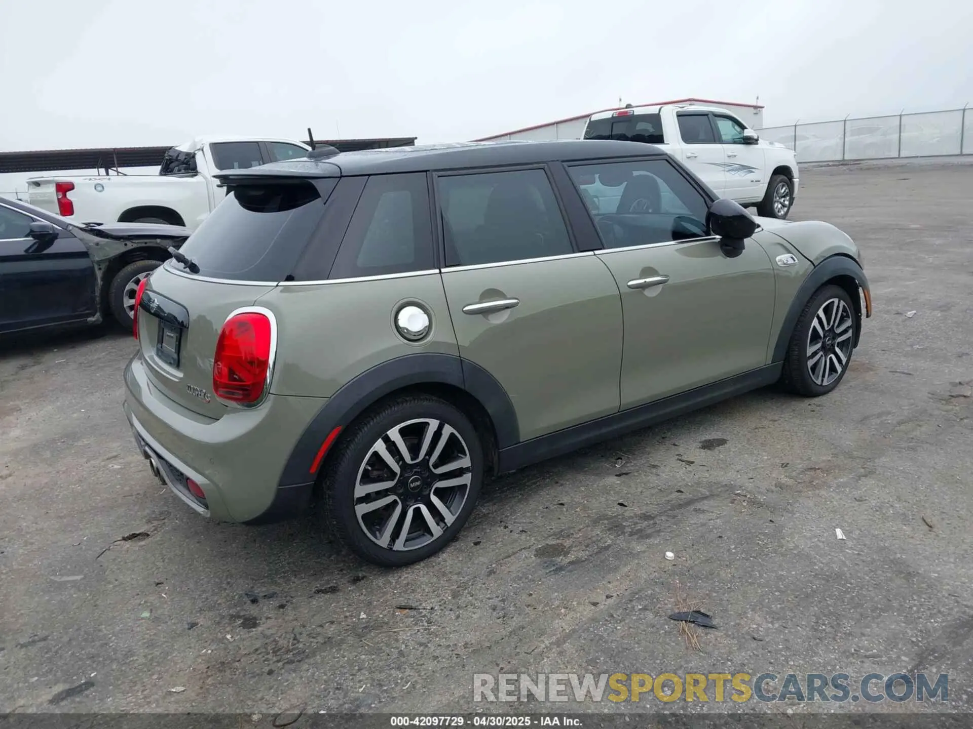 4 Photograph of a damaged car WMWXU9C03L2M42988 MINI HARDTOP 2020