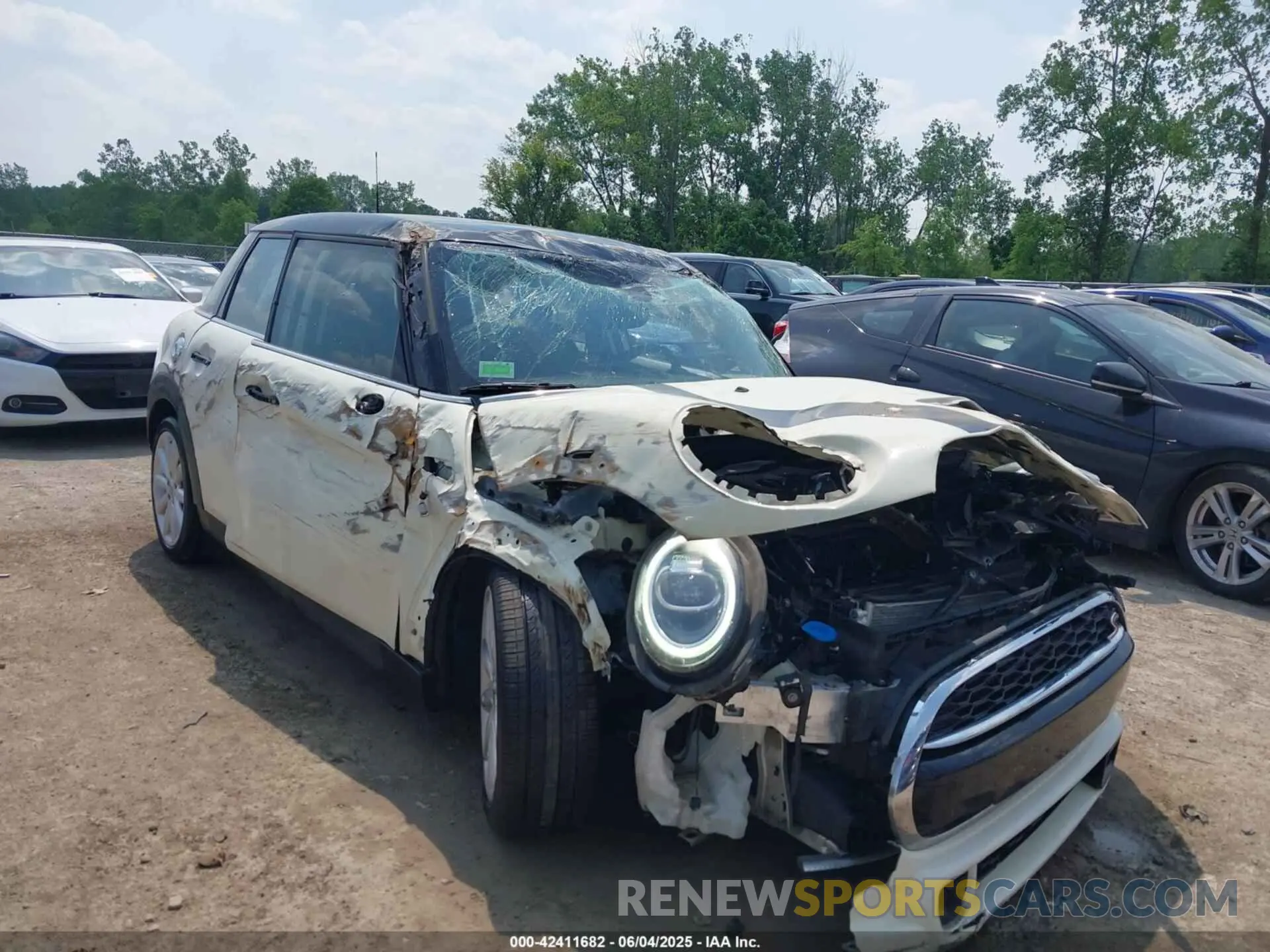 1 Photograph of a damaged car WMWXU9C04L2M07490 MINI HARDTOP 2020