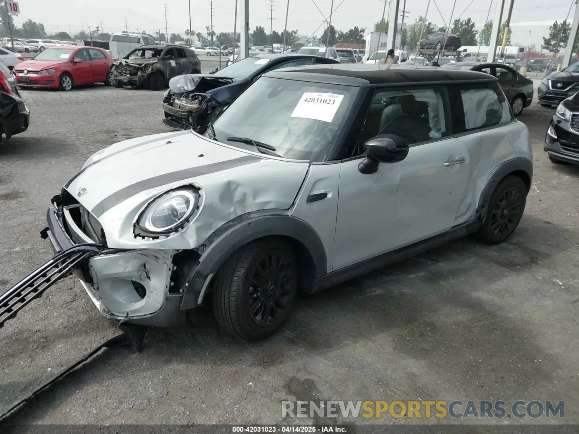 2 Photograph of a damaged car WMWXR3C09M2N96671 MINI HARDTOP 2021