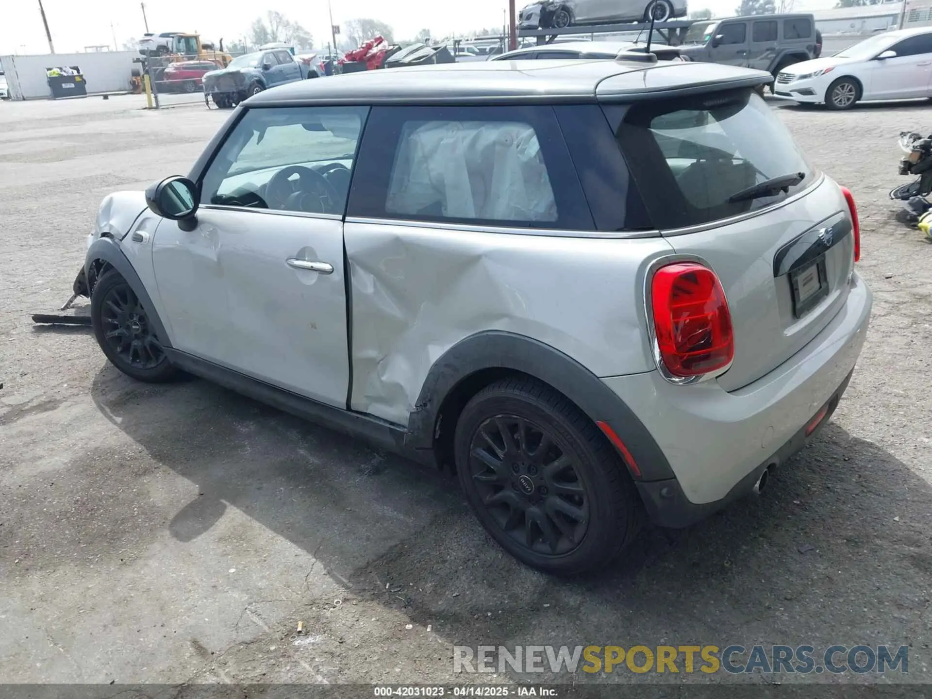 3 Photograph of a damaged car WMWXR3C09M2N96671 MINI HARDTOP 2021