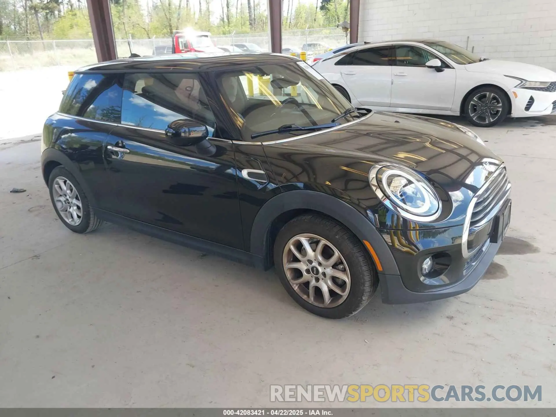 1 Photograph of a damaged car WMWXR3C0XM2N93195 MINI HARDTOP 2021