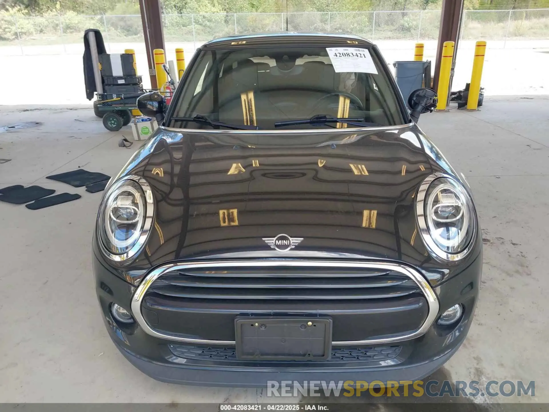 12 Photograph of a damaged car WMWXR3C0XM2N93195 MINI HARDTOP 2021