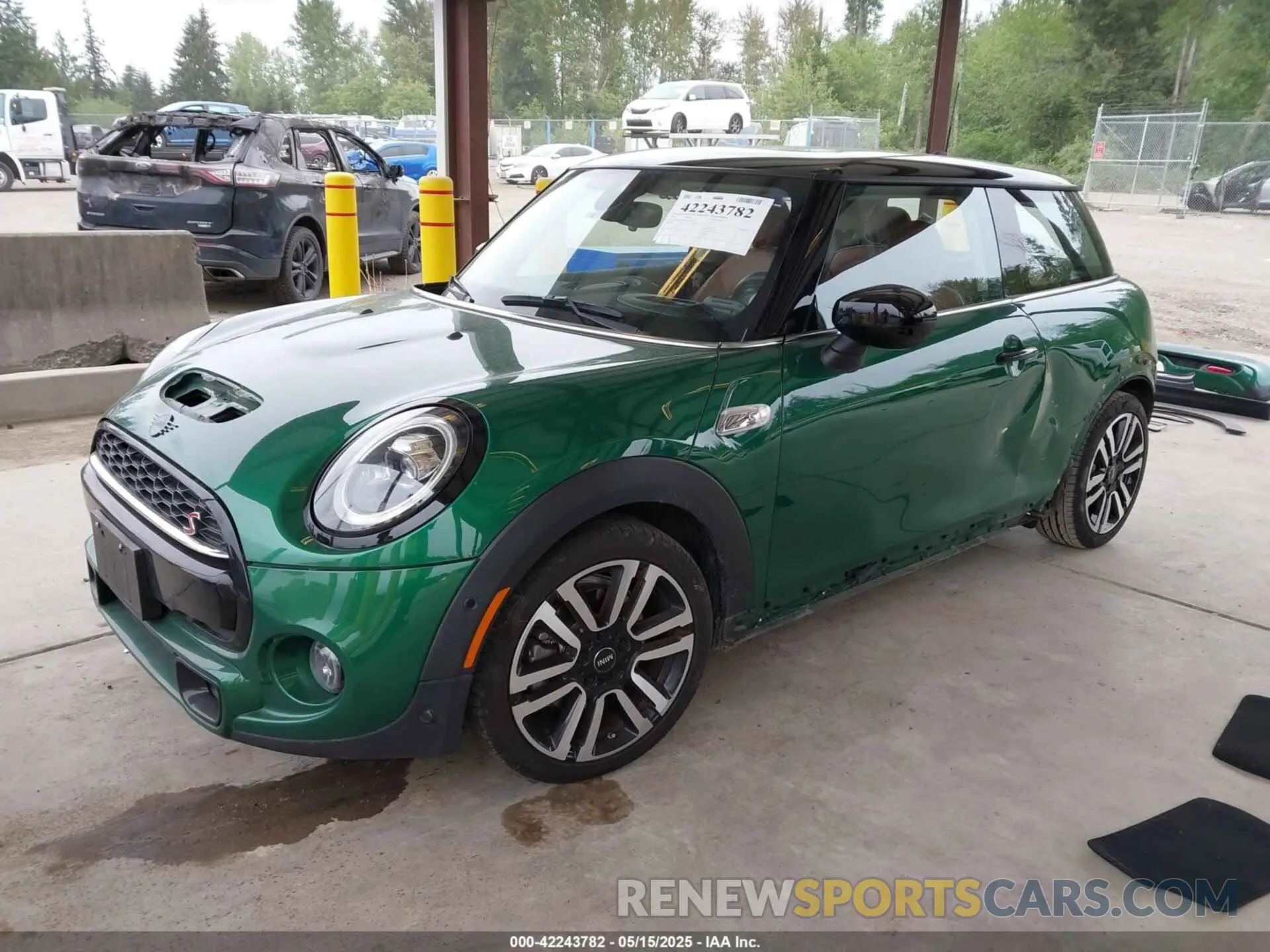 2 Photograph of a damaged car WMWXR5C04M2N62455 MINI HARDTOP 2021