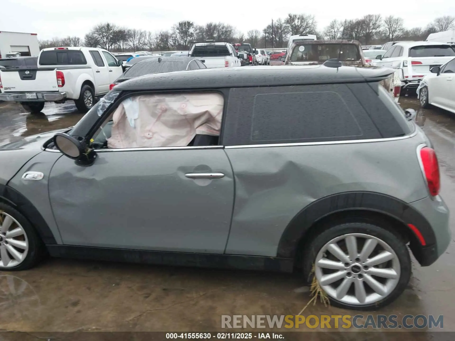 14 Photograph of a damaged car WMWXR5C06M2P01758 MINI HARDTOP 2021