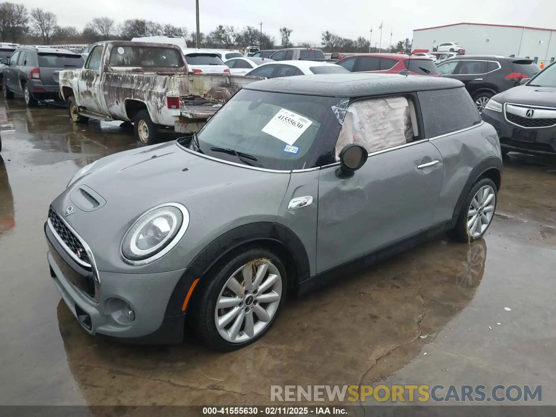2 Photograph of a damaged car WMWXR5C06M2P01758 MINI HARDTOP 2021