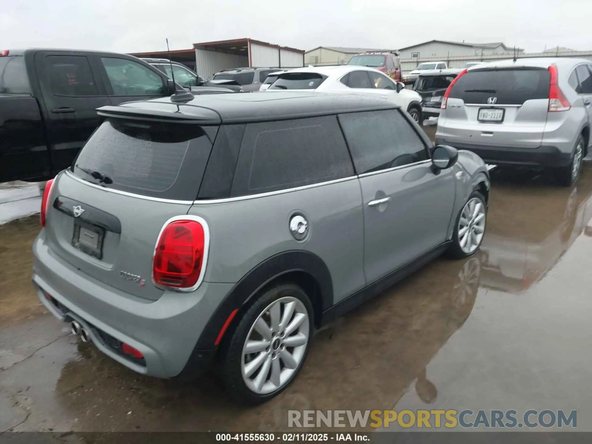 4 Photograph of a damaged car WMWXR5C06M2P01758 MINI HARDTOP 2021