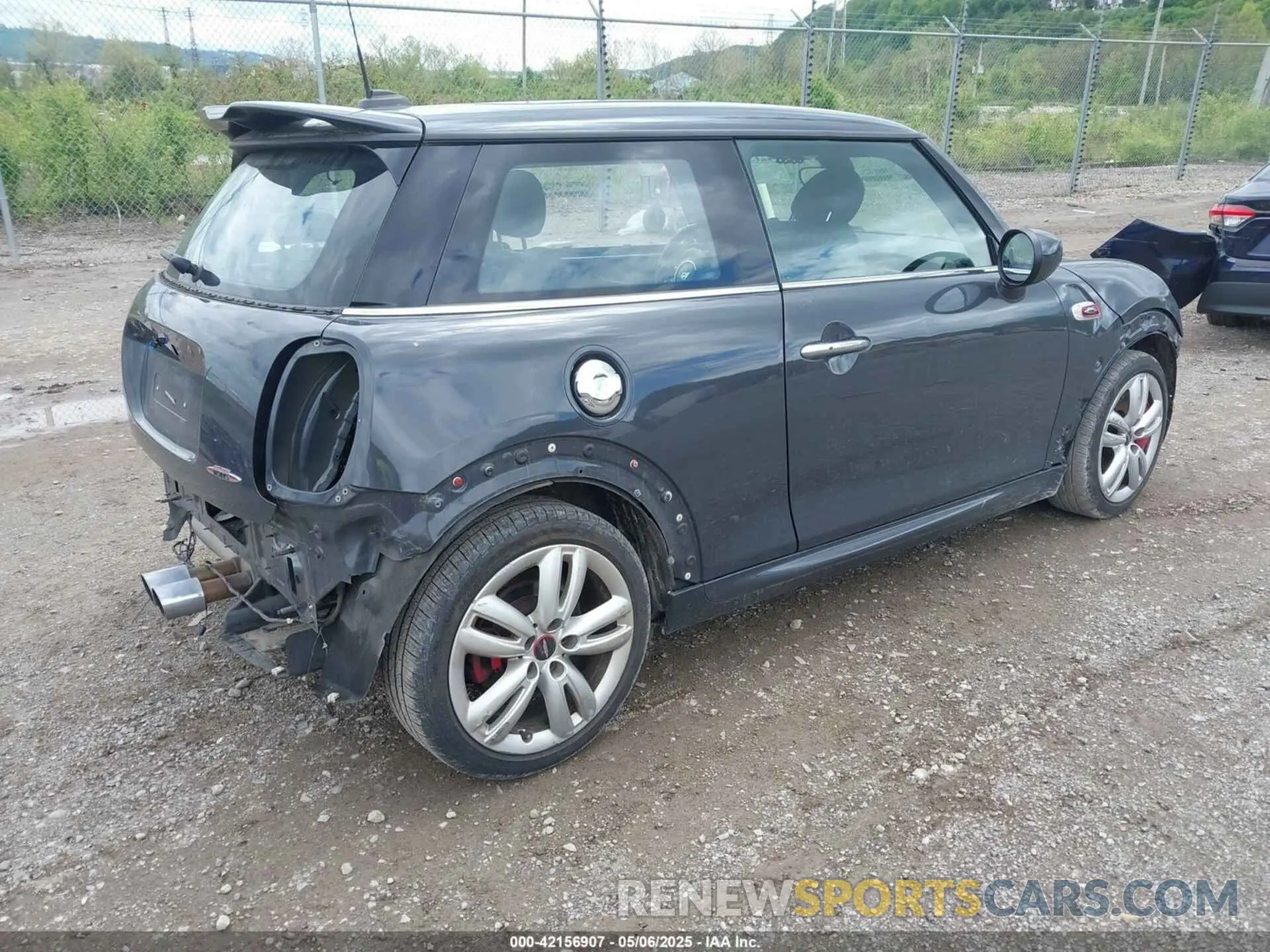 4 Photograph of a damaged car WMWXR9C00M2P18238 MINI HARDTOP 2021