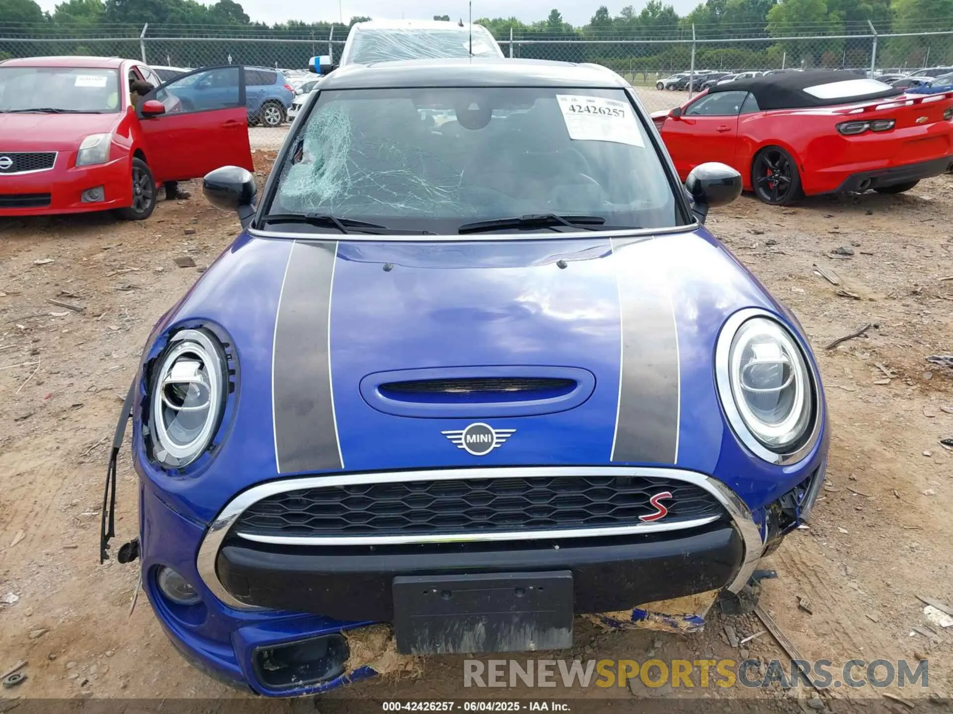 12 Photograph of a damaged car WMWXU9C00M2N60370 MINI HARDTOP 2021