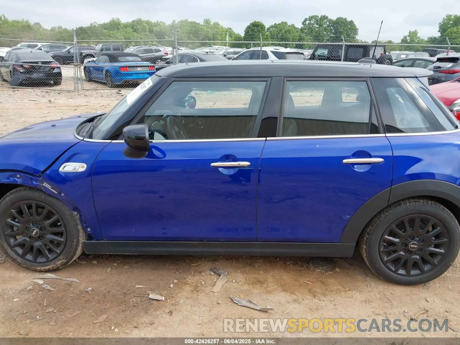 14 Photograph of a damaged car WMWXU9C00M2N60370 MINI HARDTOP 2021