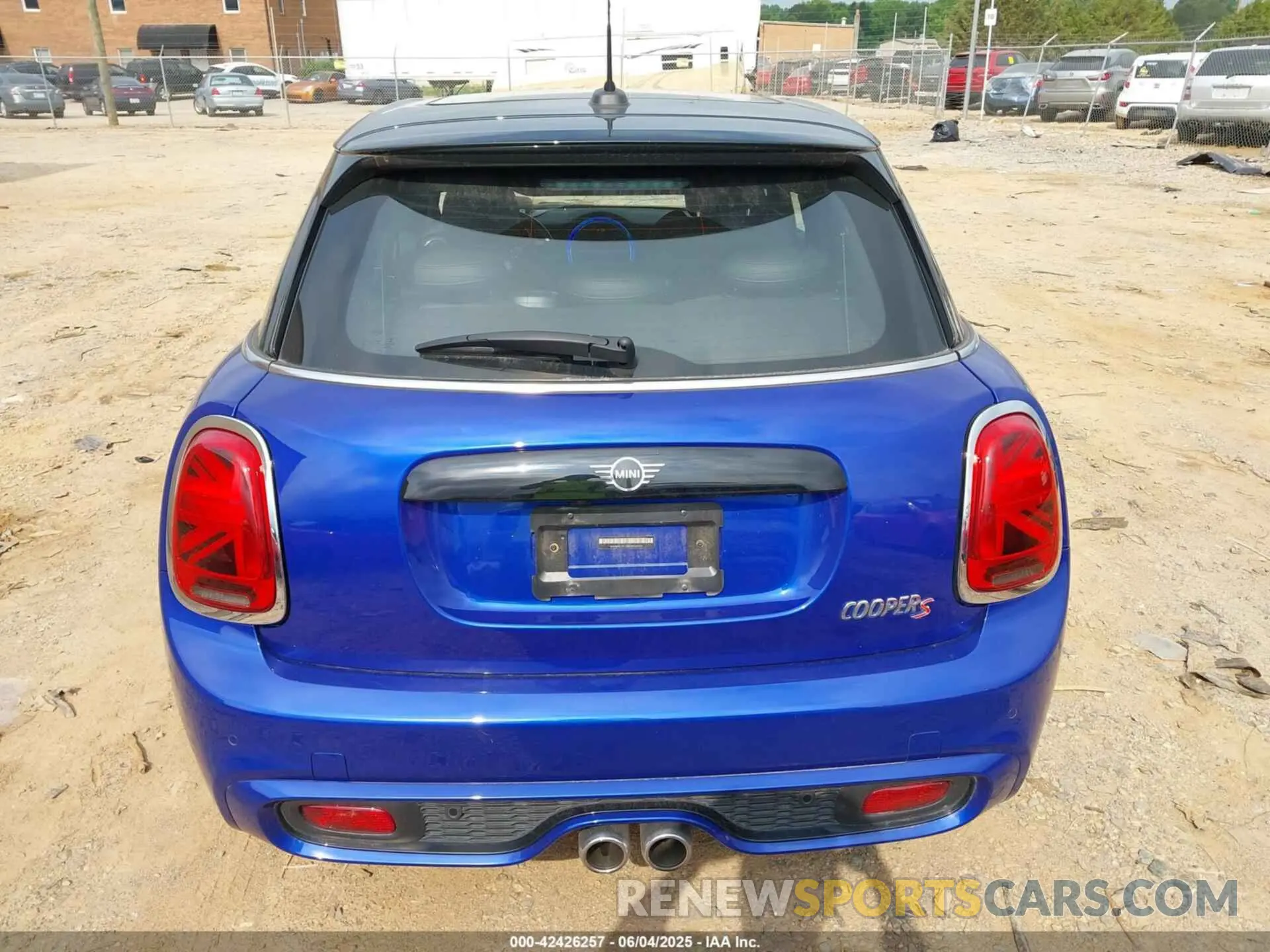 16 Photograph of a damaged car WMWXU9C00M2N60370 MINI HARDTOP 2021