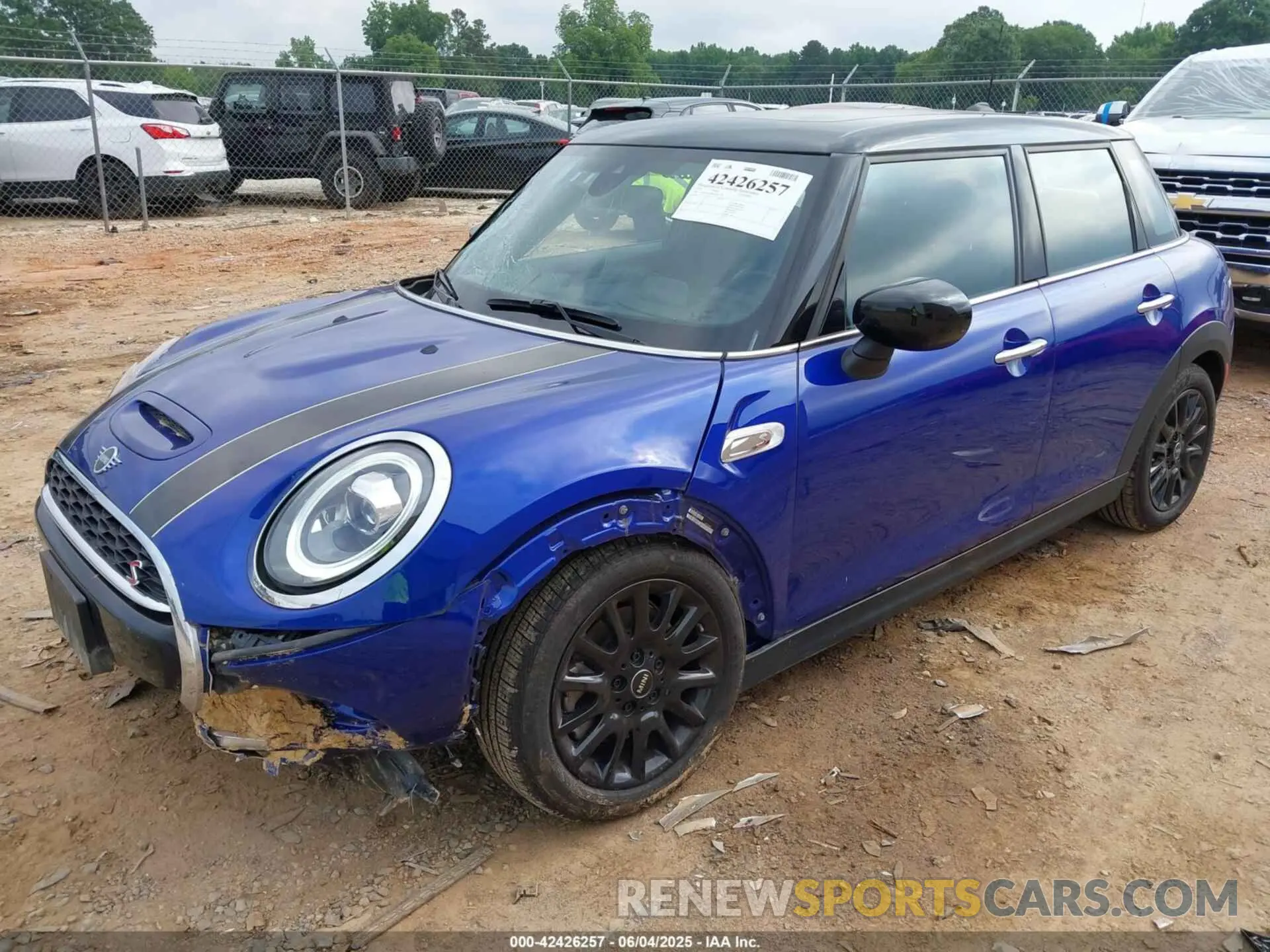 2 Photograph of a damaged car WMWXU9C00M2N60370 MINI HARDTOP 2021