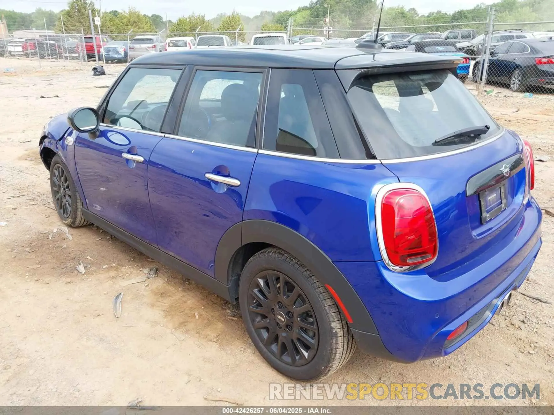 3 Photograph of a damaged car WMWXU9C00M2N60370 MINI HARDTOP 2021