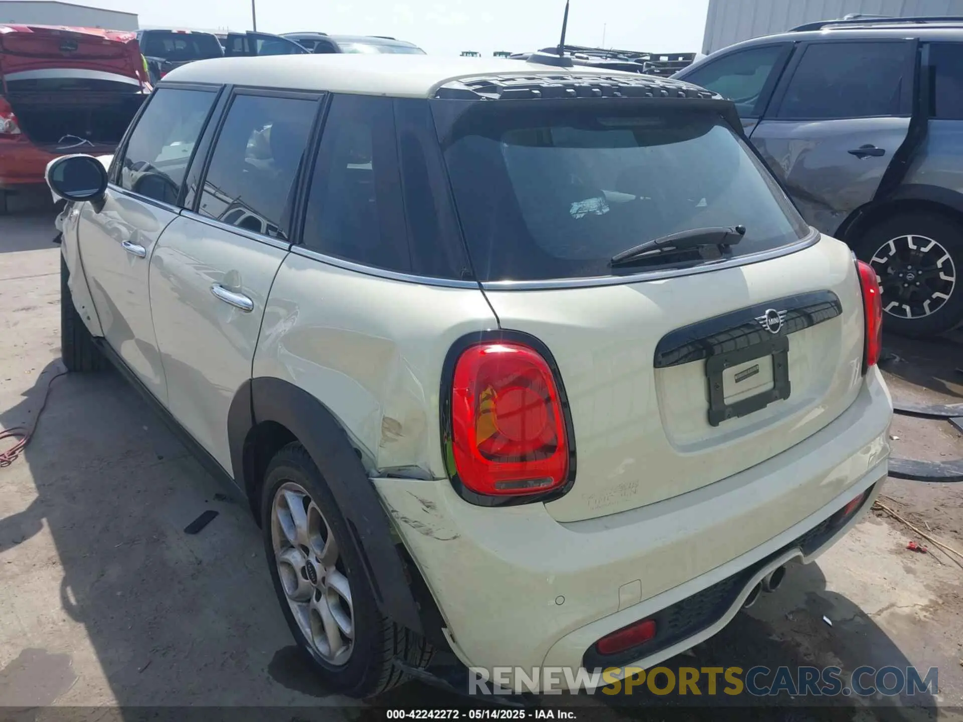 3 Photograph of a damaged car WMWXU9C0XM2N20104 MINI HARDTOP 2021