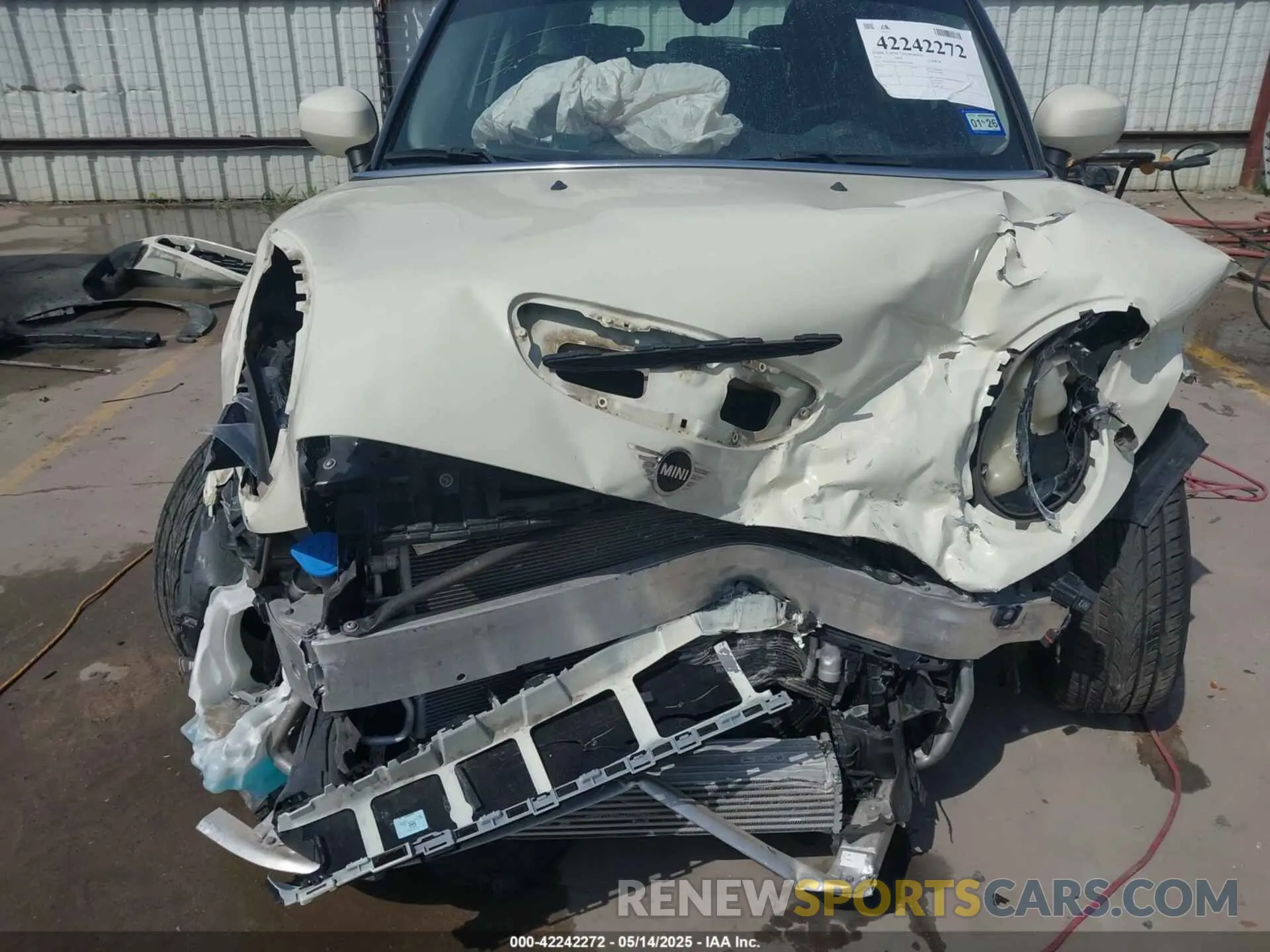 6 Photograph of a damaged car WMWXU9C0XM2N20104 MINI HARDTOP 2021