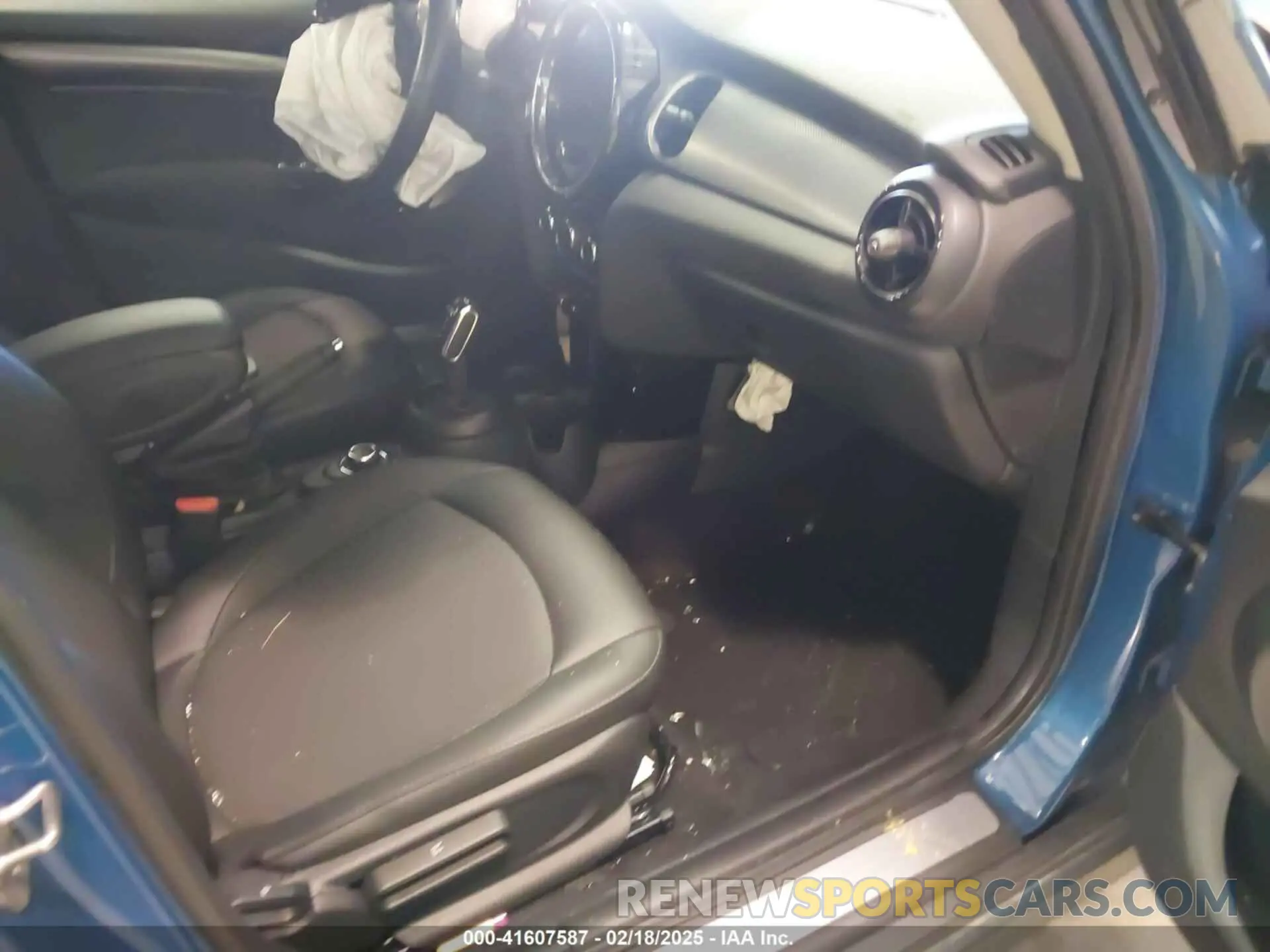 5 Photograph of a damaged car WMW33DK03N2R03891 MINI HARDTOP 2022