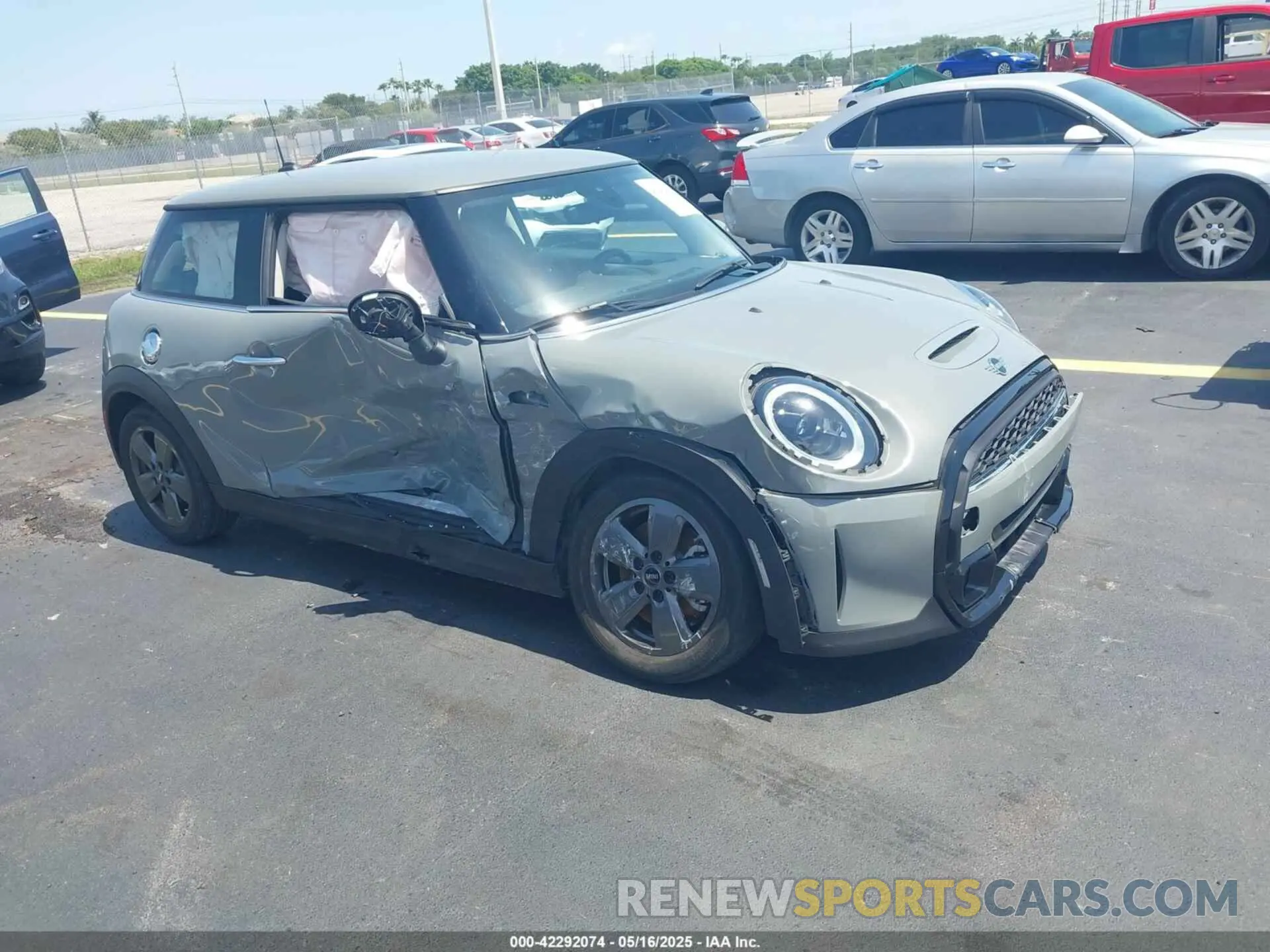 1 Photograph of a damaged car WMW53DH0XN2R63568 MINI HARDTOP 2022