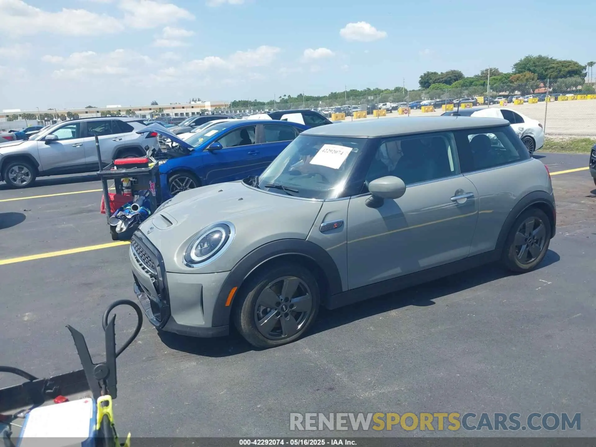 2 Photograph of a damaged car WMW53DH0XN2R63568 MINI HARDTOP 2022