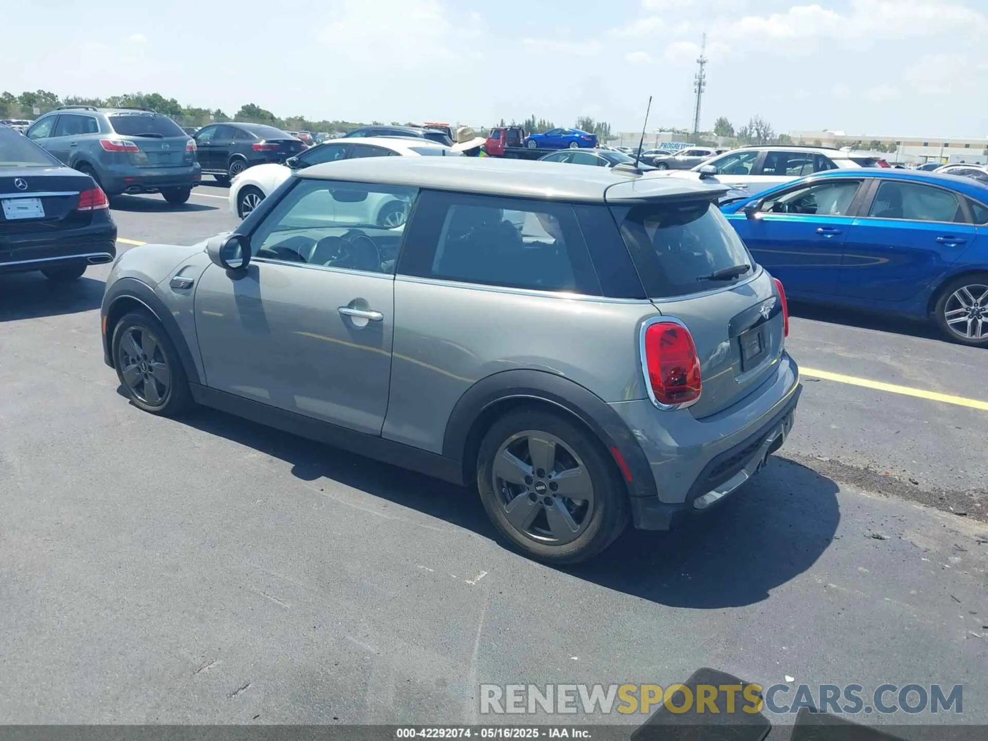 3 Photograph of a damaged car WMW53DH0XN2R63568 MINI HARDTOP 2022