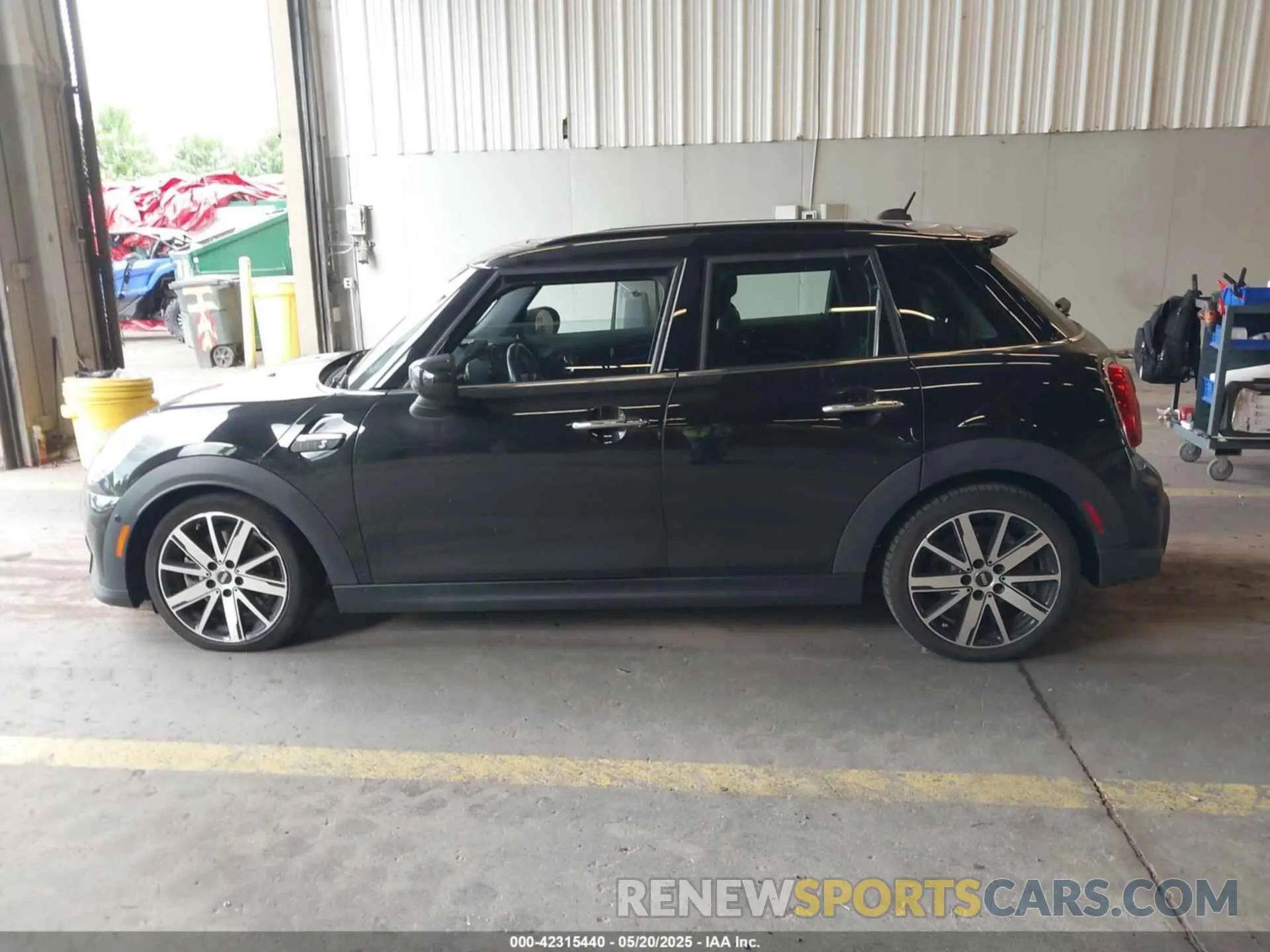 14 Photograph of a damaged car WMW53DK01N2R87864 MINI HARDTOP 2022