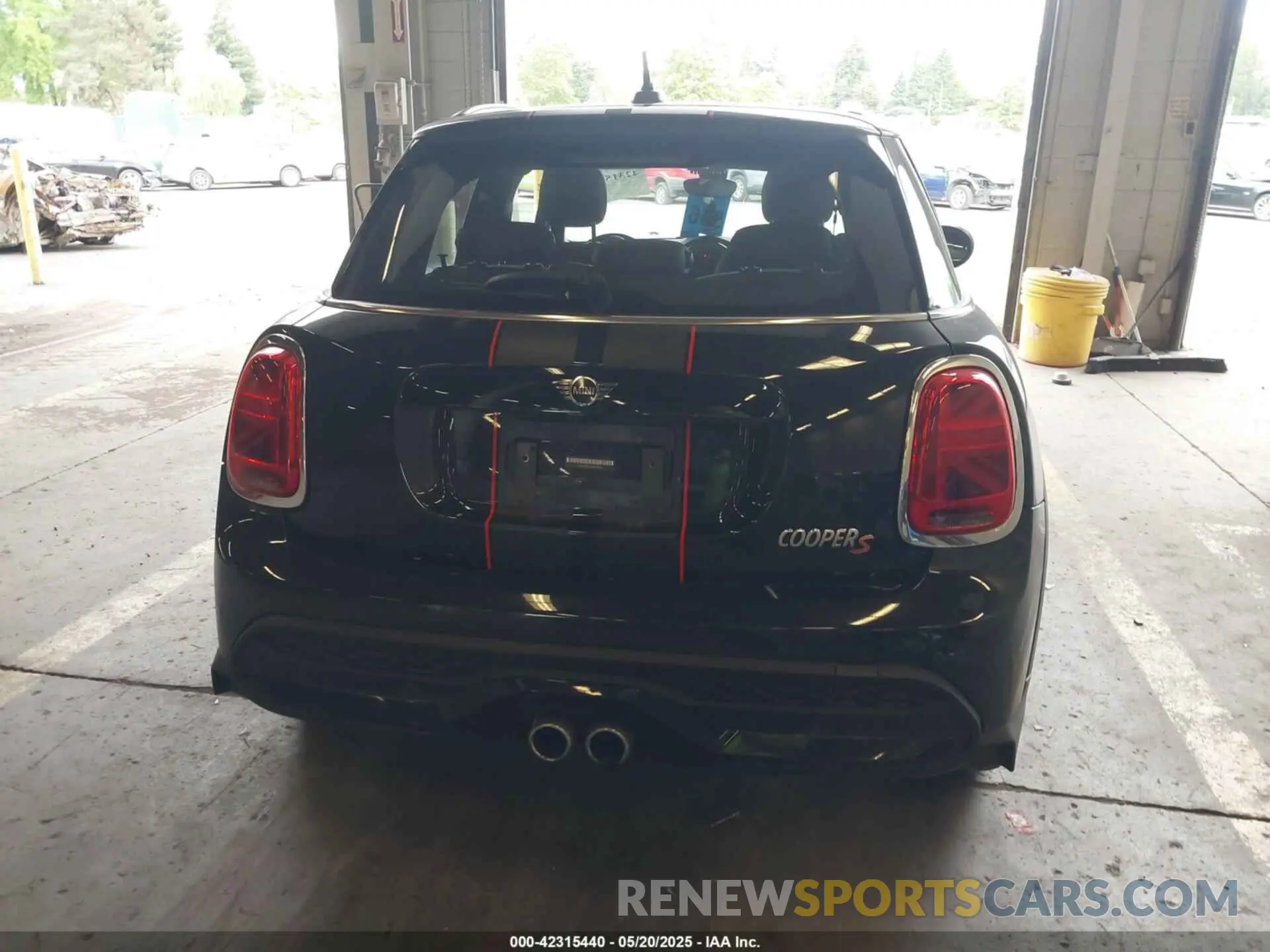 16 Photograph of a damaged car WMW53DK01N2R87864 MINI HARDTOP 2022