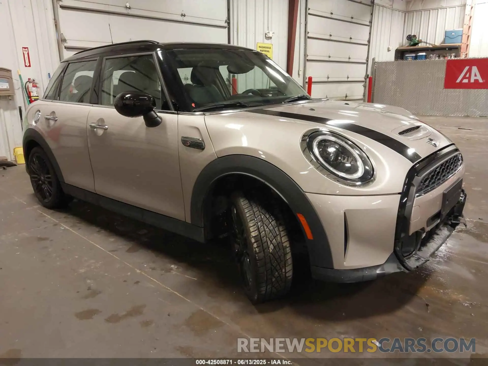 1 Photograph of a damaged car WMW53DK03N2R24068 MINI HARDTOP 2022