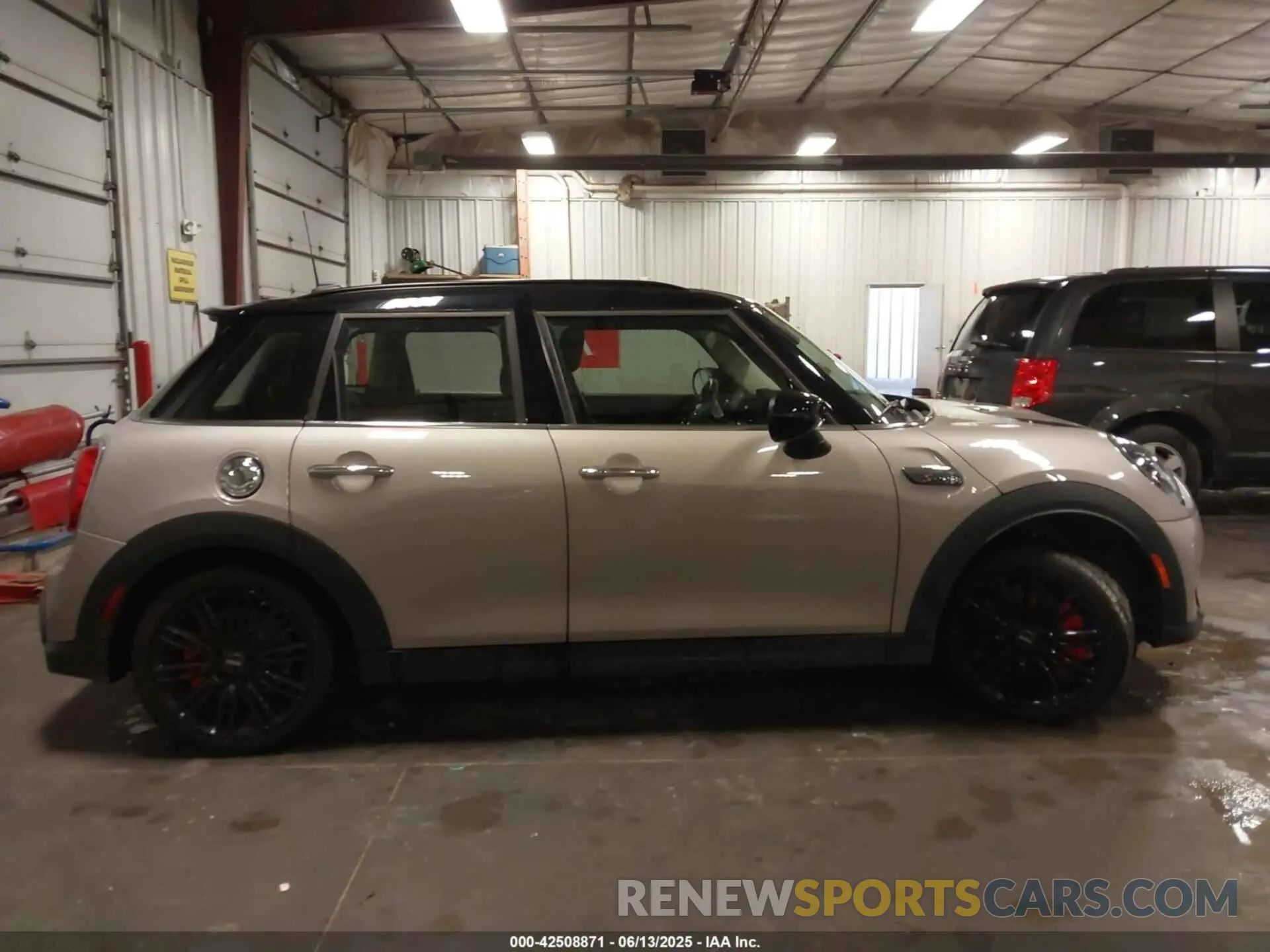 14 Photograph of a damaged car WMW53DK03N2R24068 MINI HARDTOP 2022