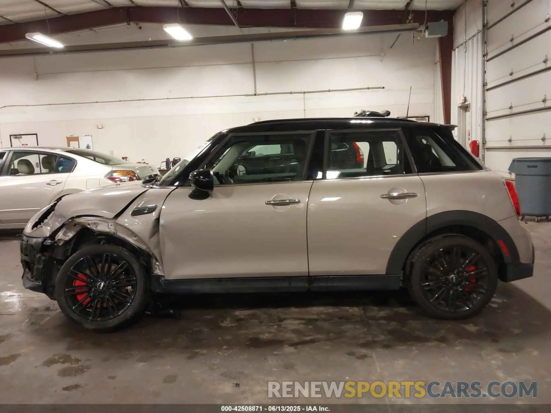 15 Photograph of a damaged car WMW53DK03N2R24068 MINI HARDTOP 2022