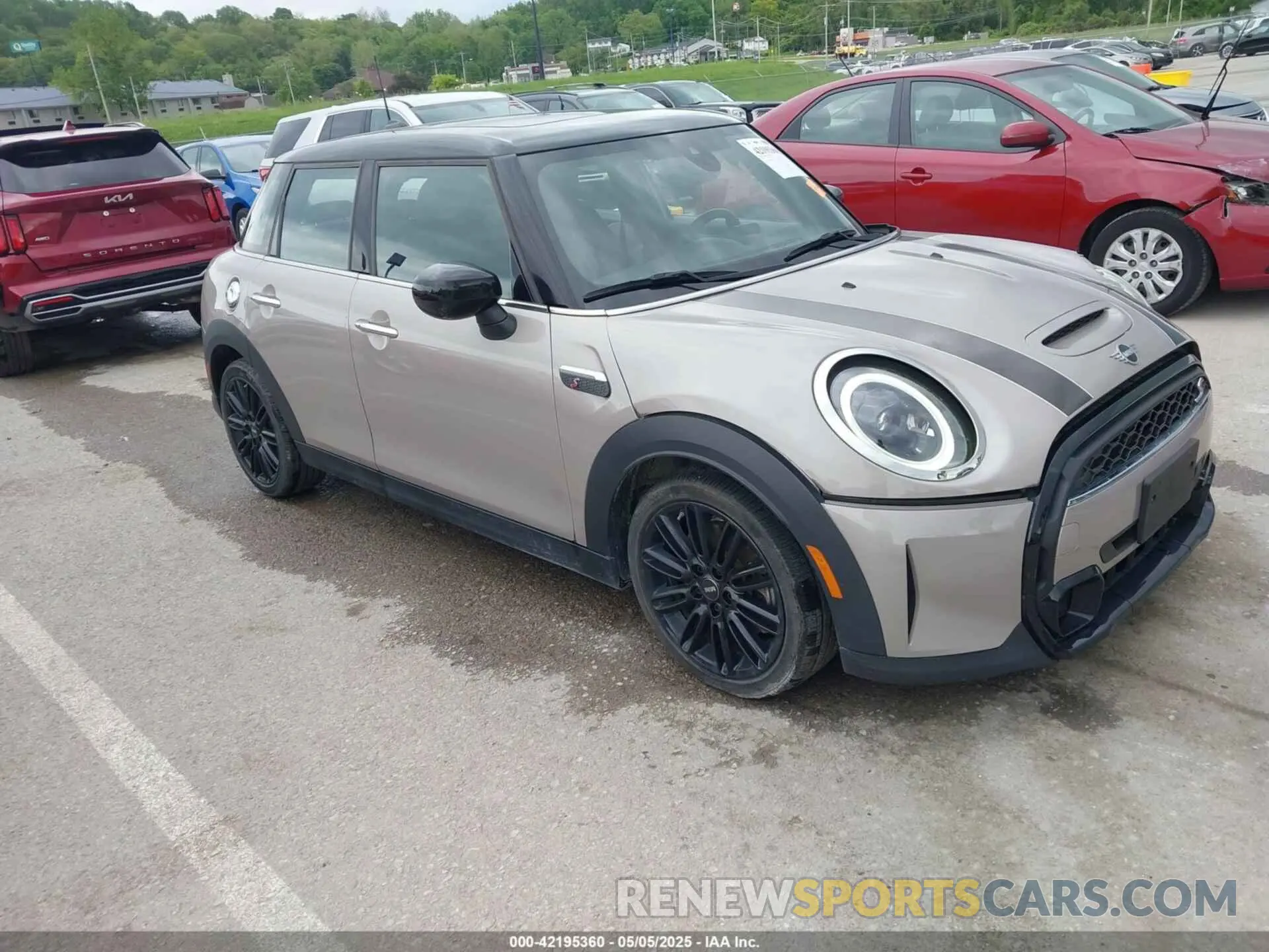 1 Photograph of a damaged car WMW53DK0XN2R38274 MINI HARDTOP 2022